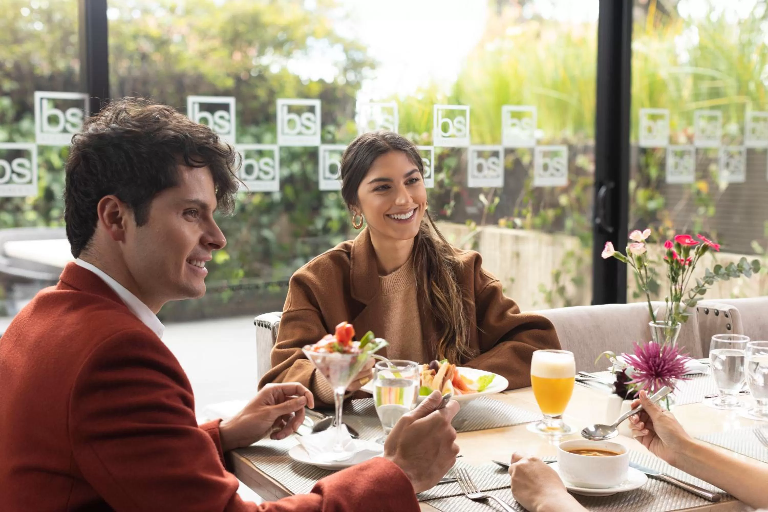 Restaurant/places to eat in bs Rosales Hotel