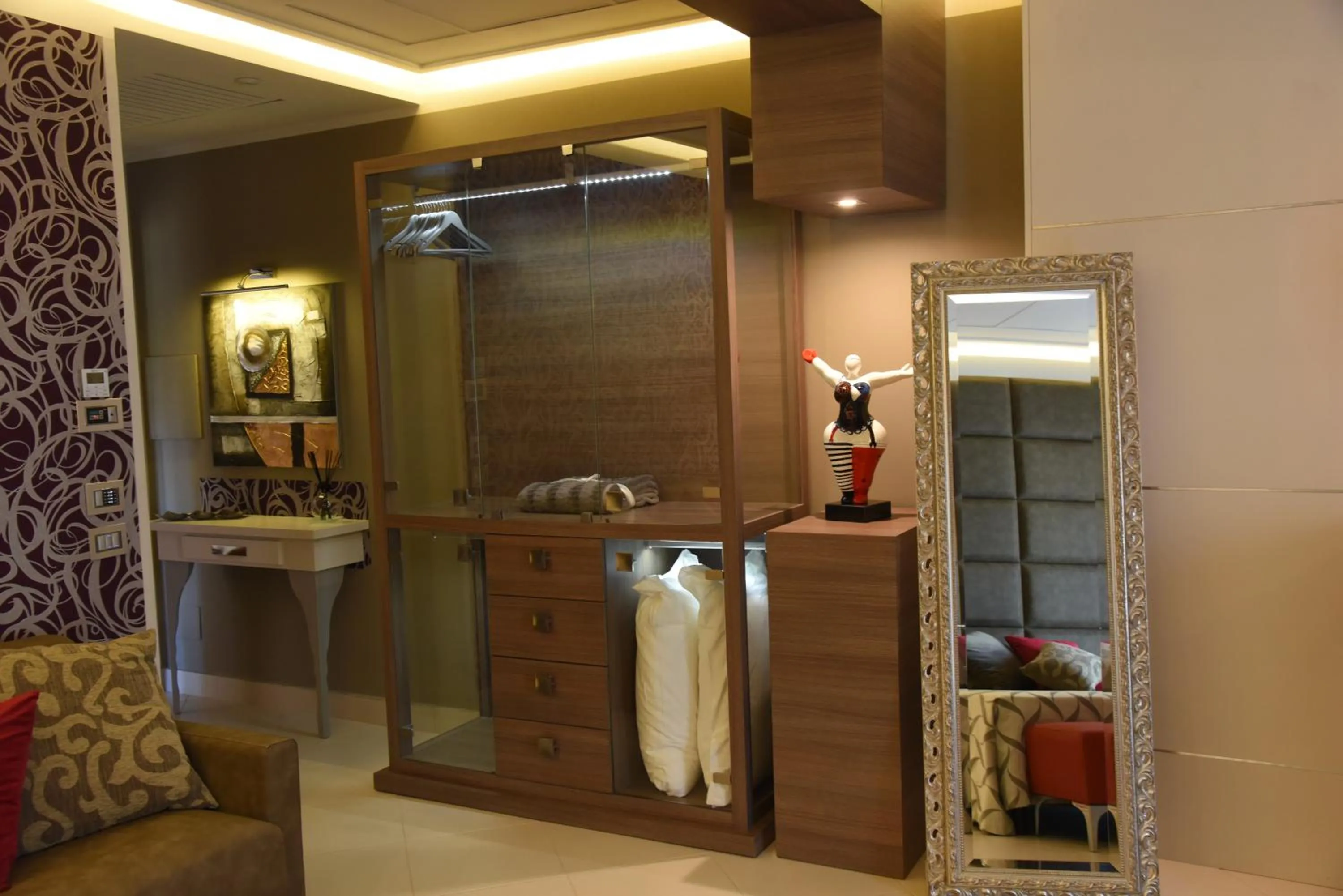 Decorative detail in Hotel Niagara