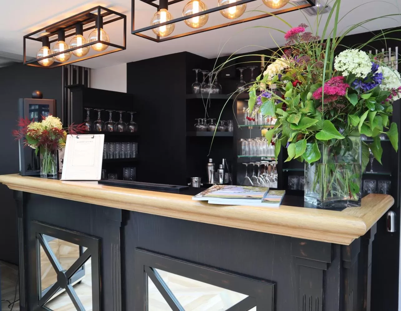 Lounge or bar in Villa Augeval Hôtel de charme & Spa