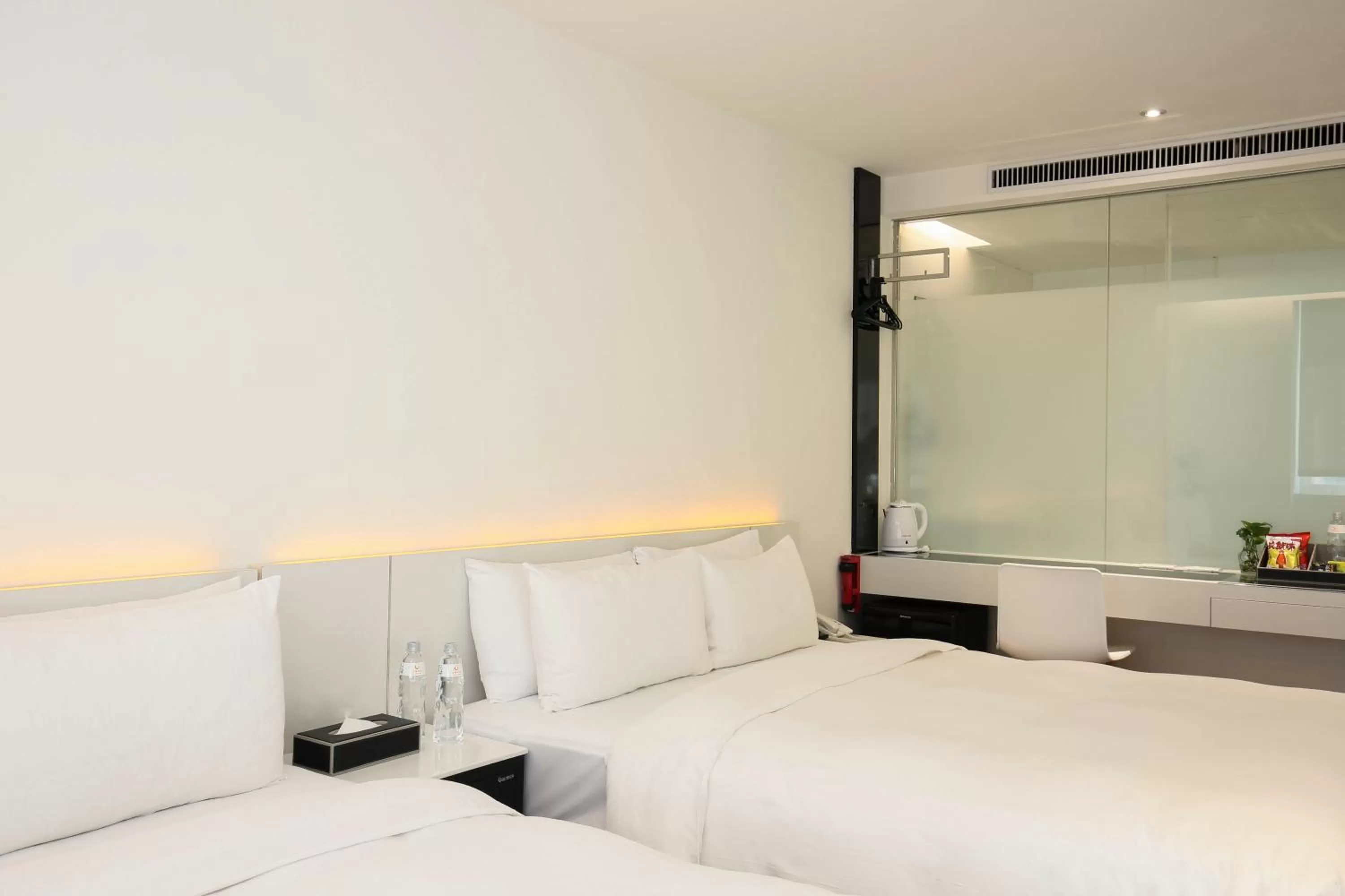 Photo of the whole room, Bed in CityInn Hotel Taipei Station Branch III