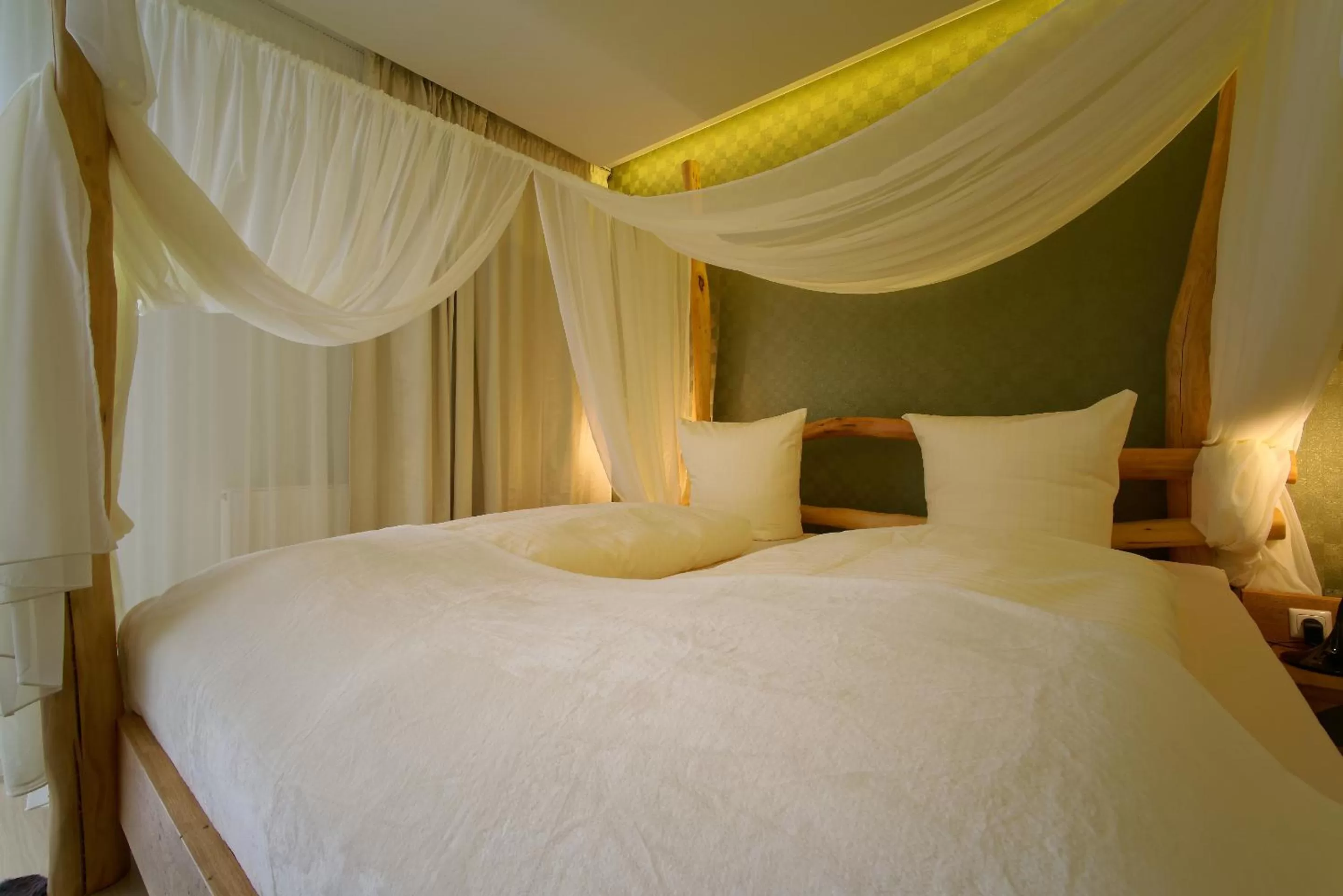 Photo of the whole room, Bed in Pension Laa Natura