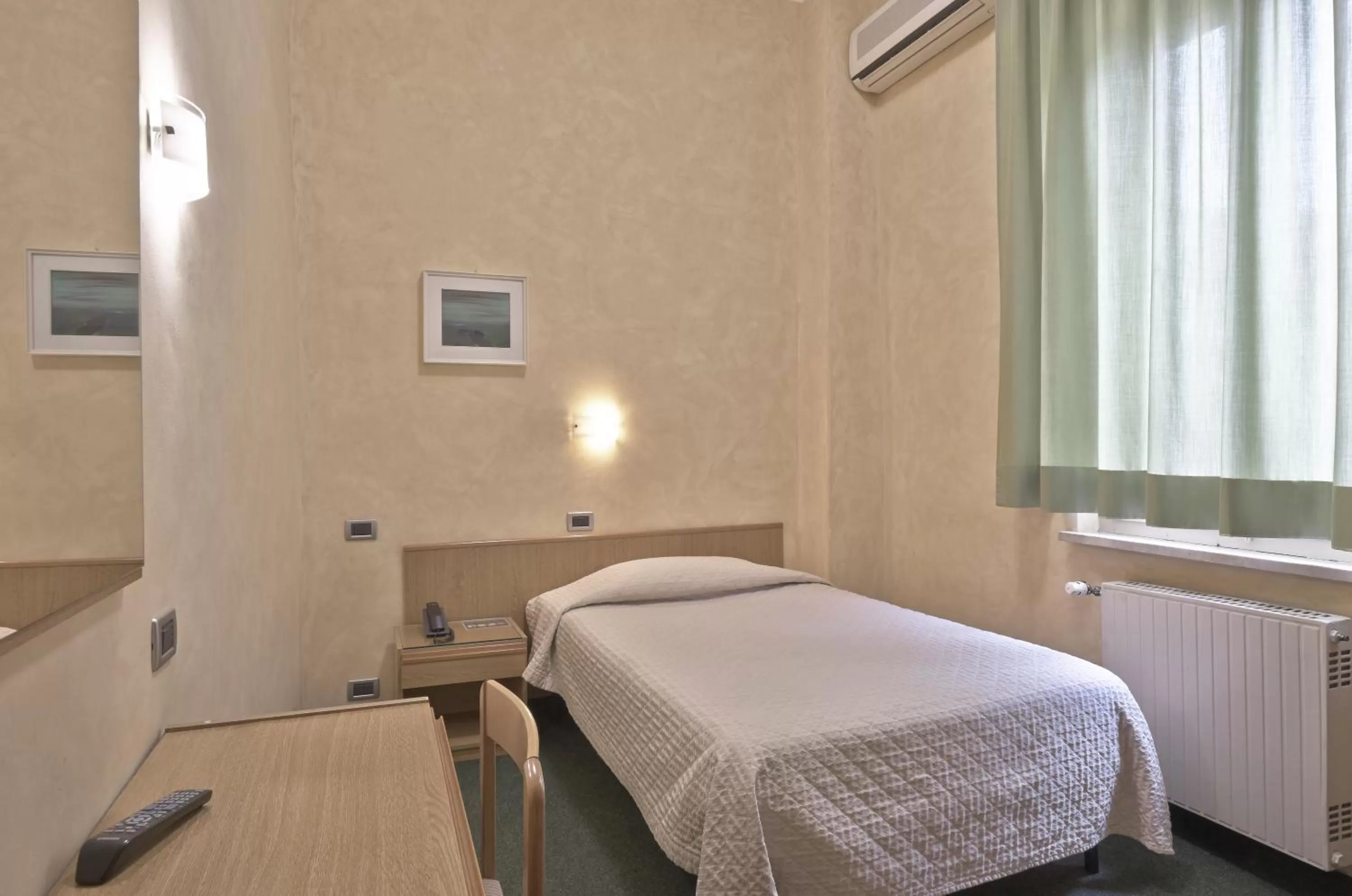 Photo of the whole room in Hotel Valentini Inn