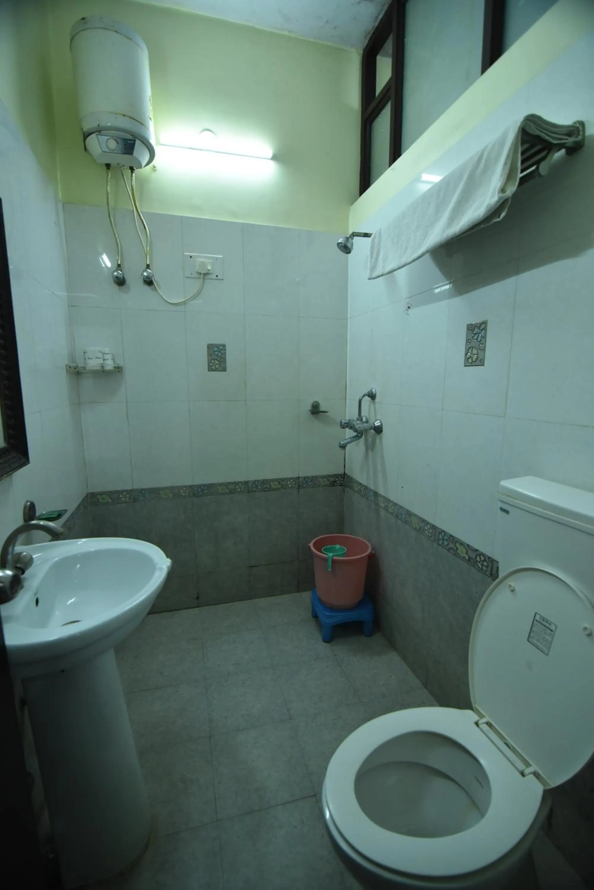Shower, Bathroom in Hotel Vaishnavi