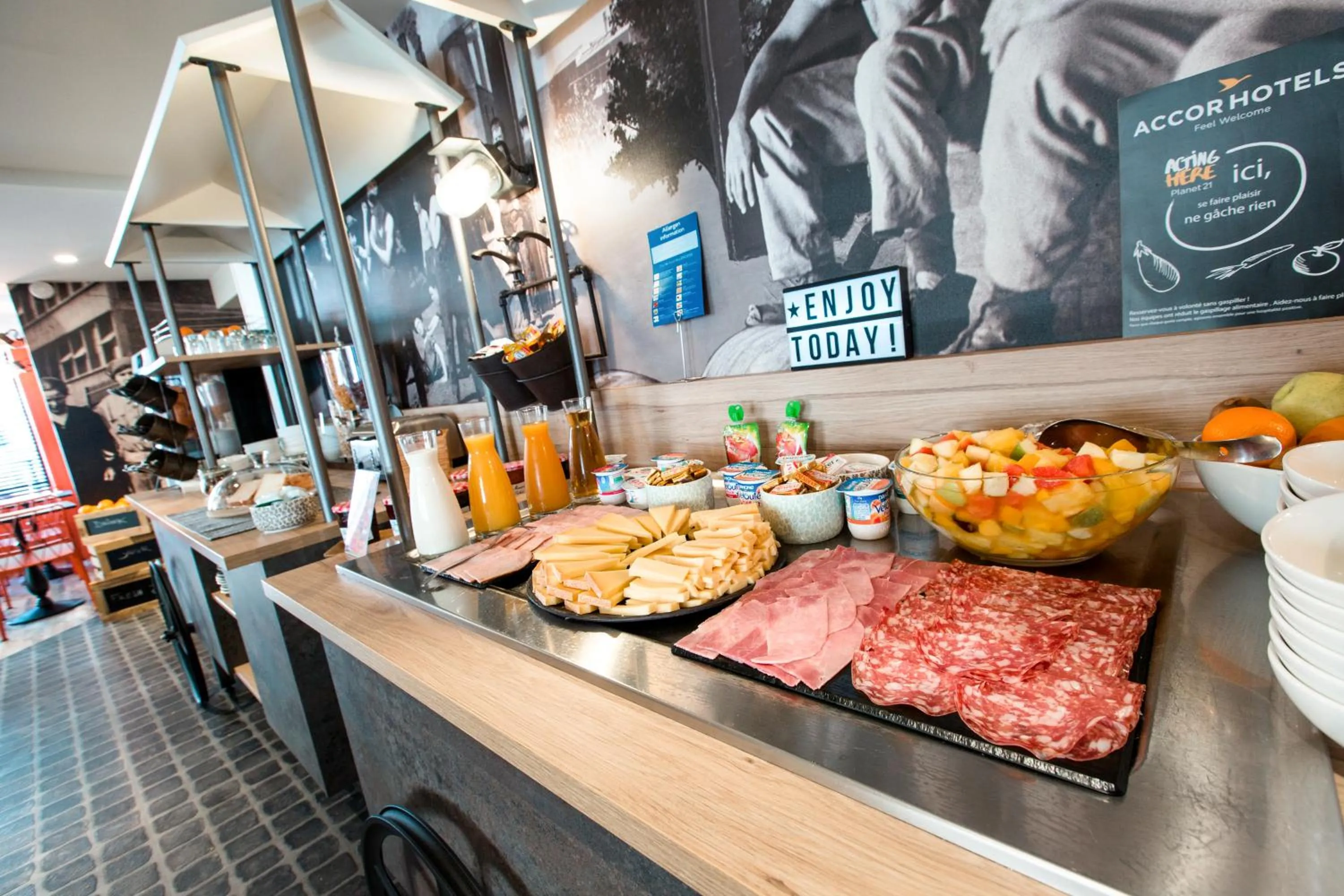 Food and drinks in ibis Styles Paris Mairie De Clichy