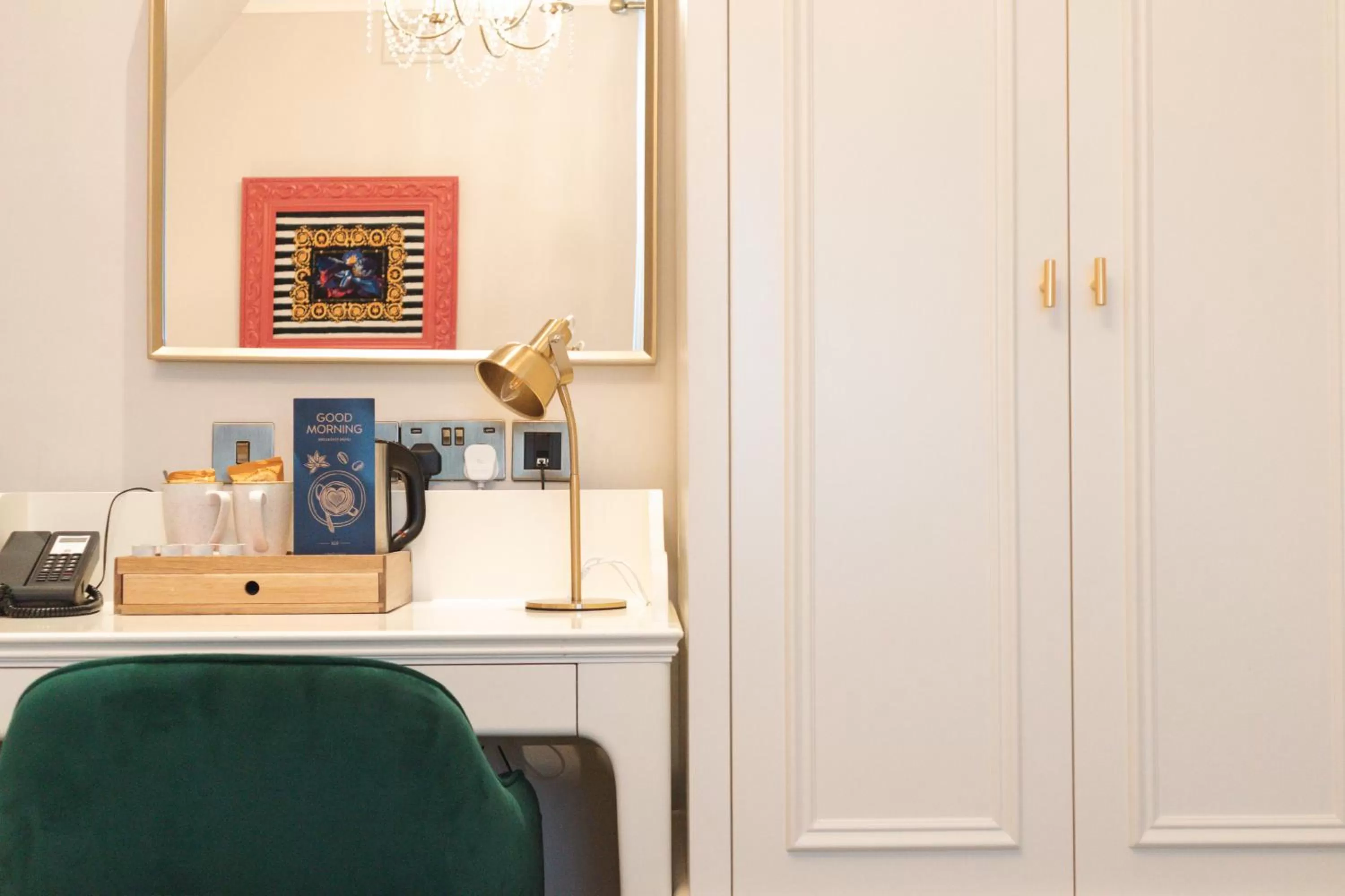 Coffee/tea facilities in The Royal Kings Arms