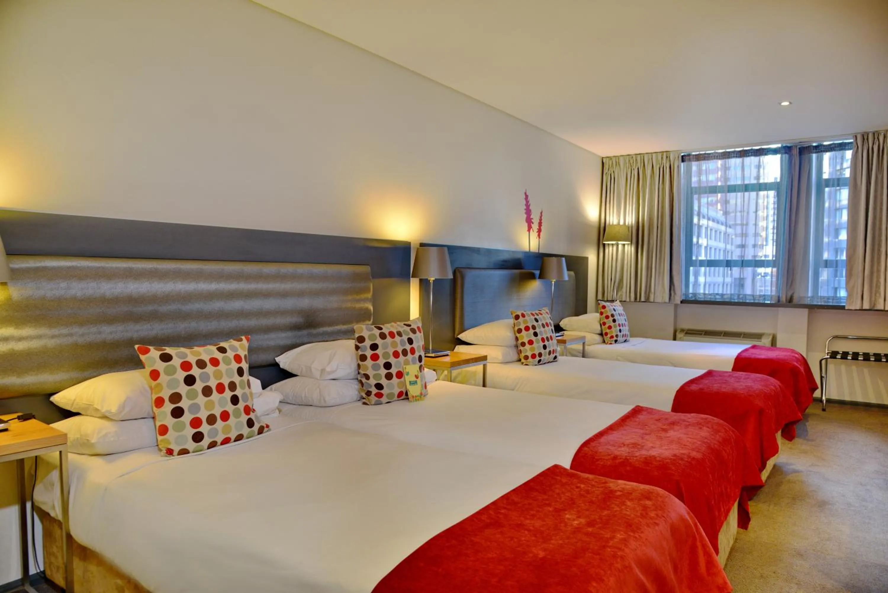 Bedroom, Bed in Fountains Hotel