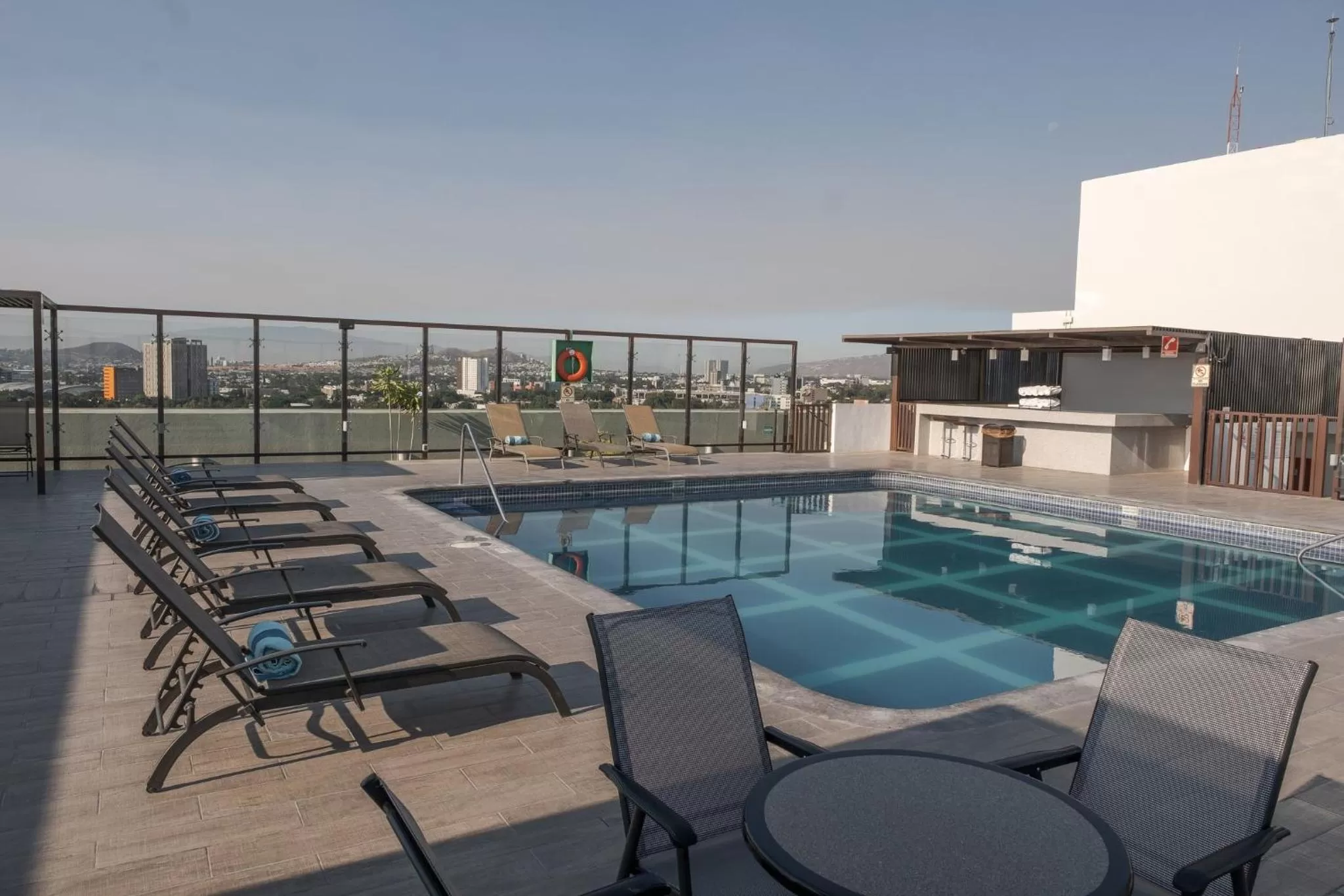 Swimming pool in Holiday Inn Guadalajara Select by IHG