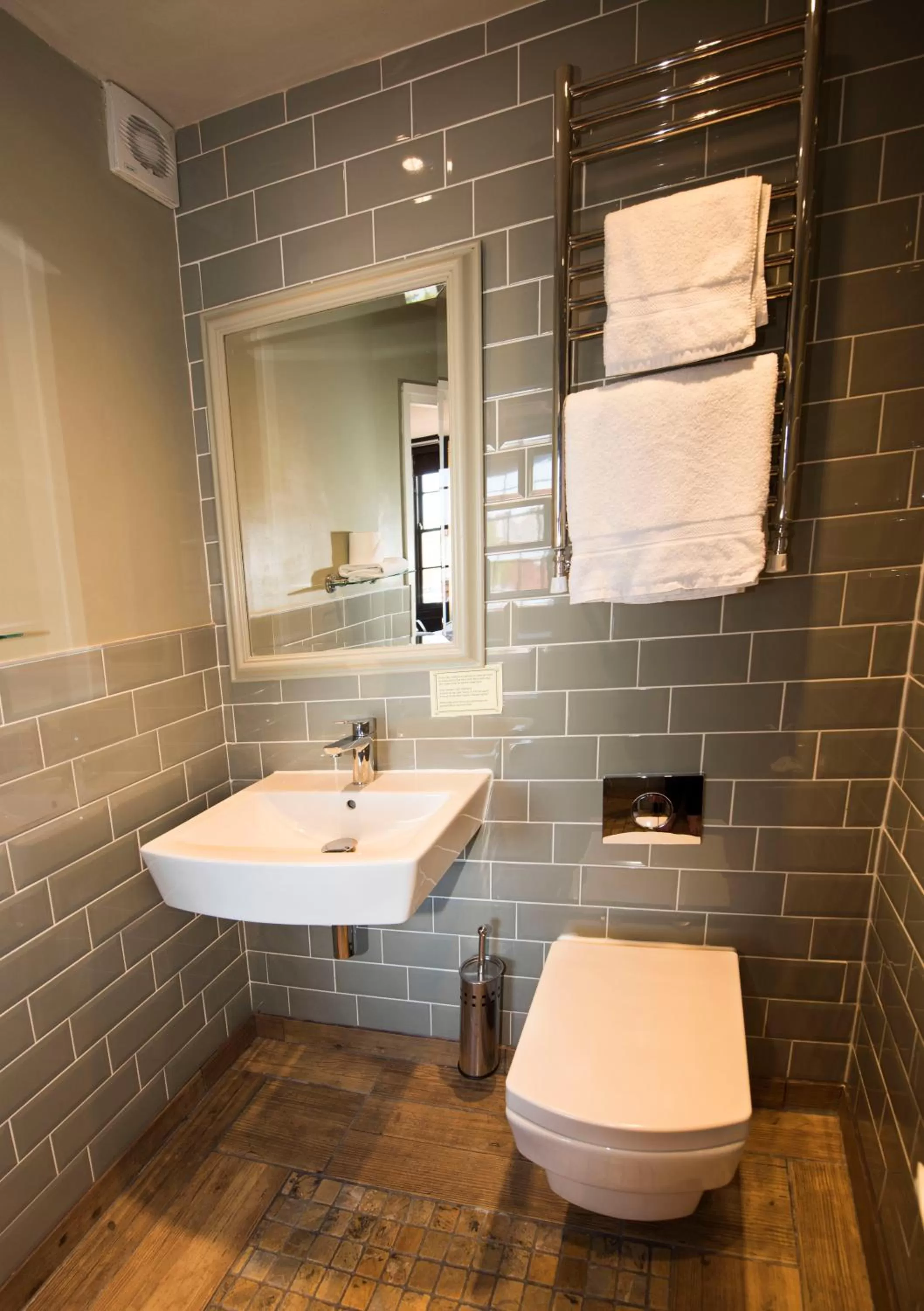 Bathroom in Alma Inn & Dining Rooms