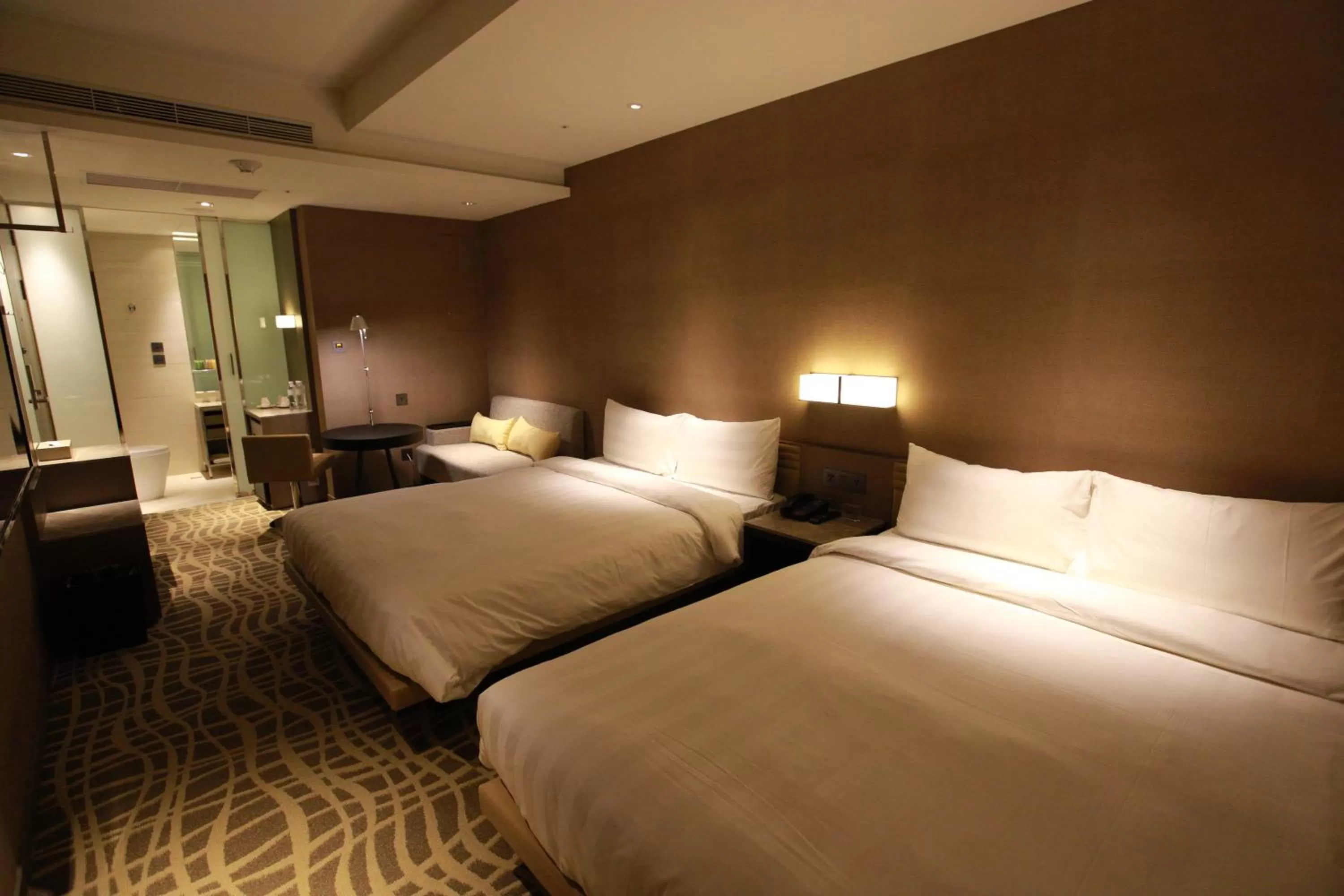 Photo of the whole room, Bed in Hotel Midtown Richardson