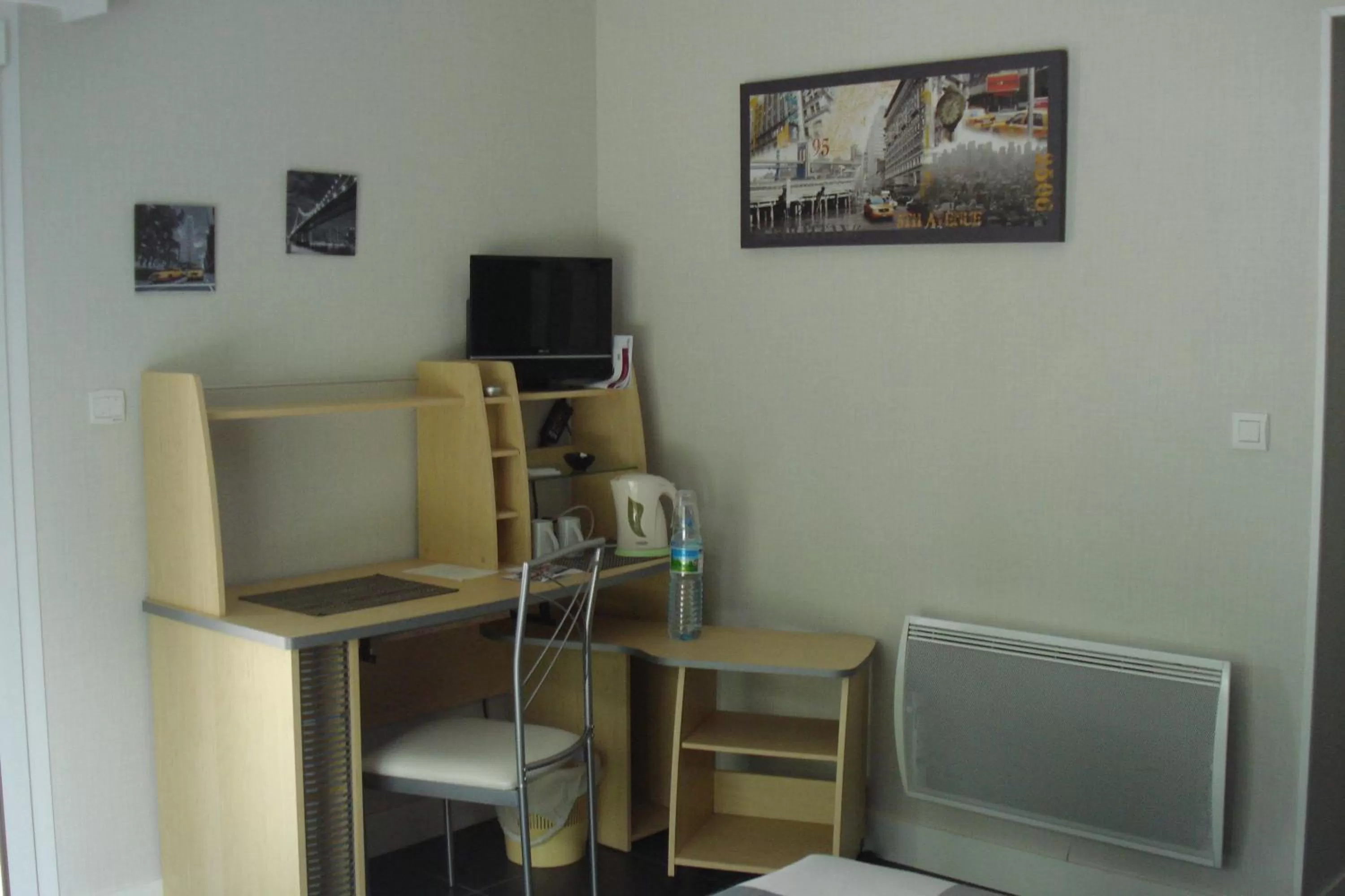 Coffee/tea facilities, TV/Entertainment Center in B&B La Forêt de Charmeuse