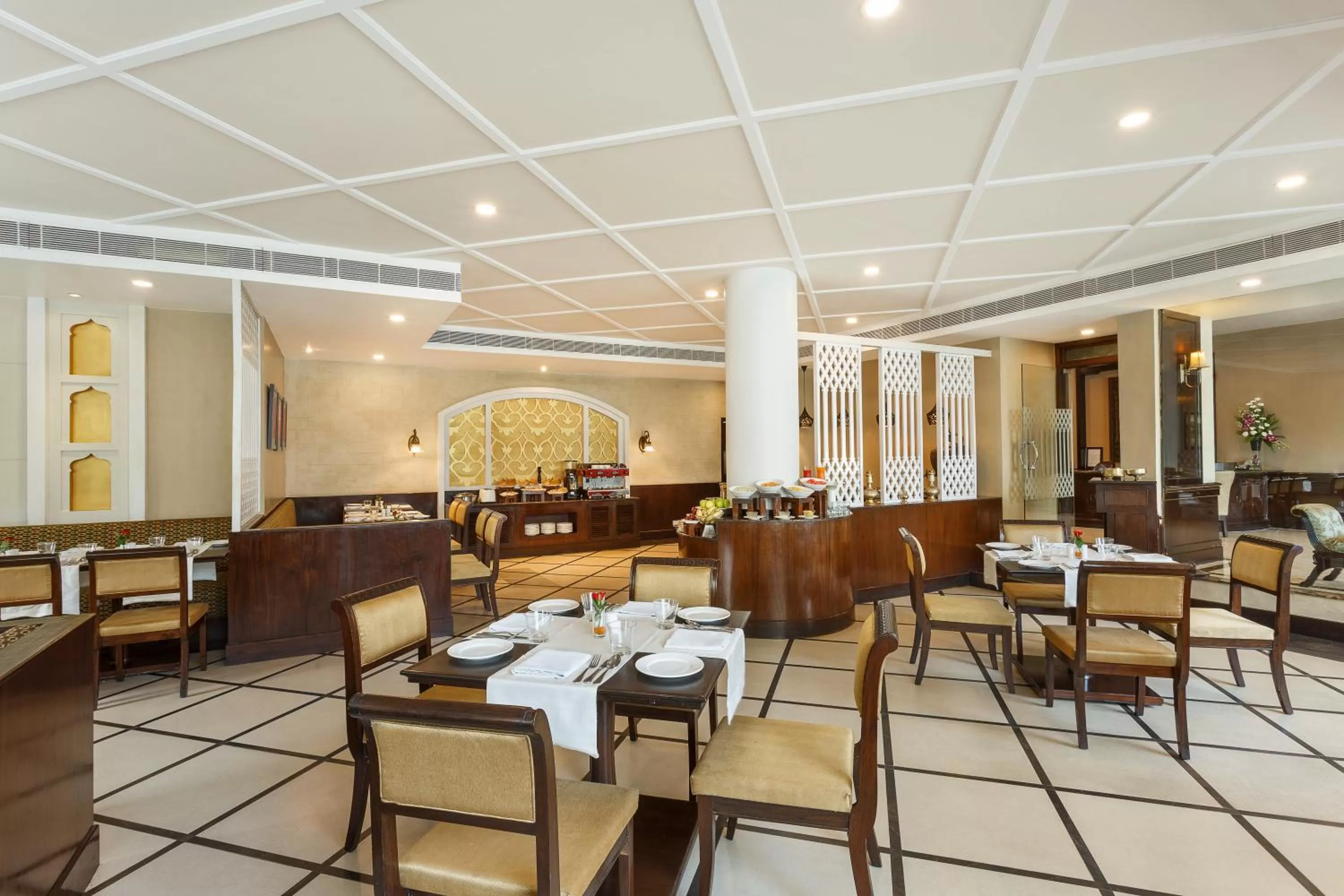 Restaurant/places to eat in La Place Sarovar Portico