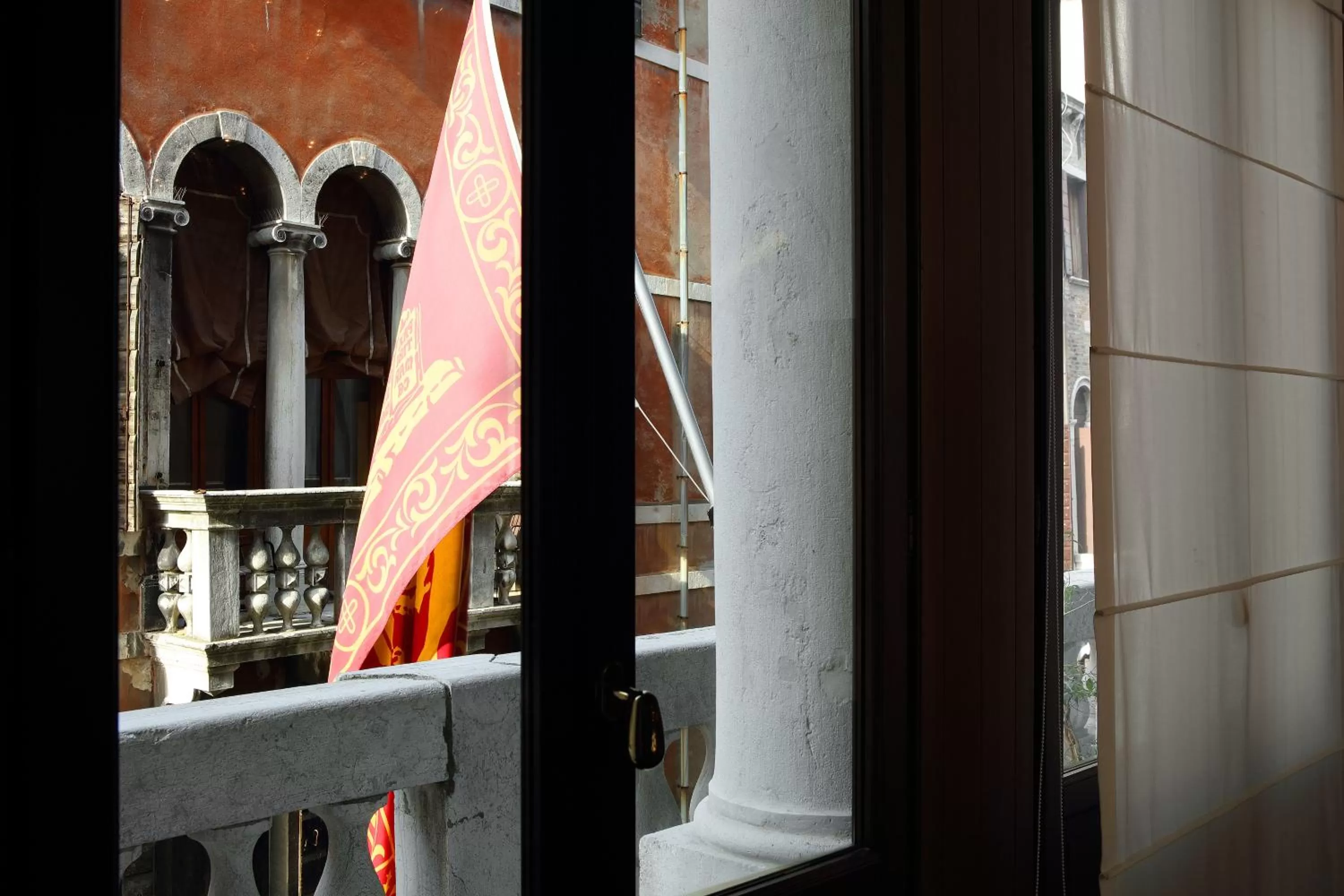 Communal lounge/ TV room in Ruzzini Palace Hotel