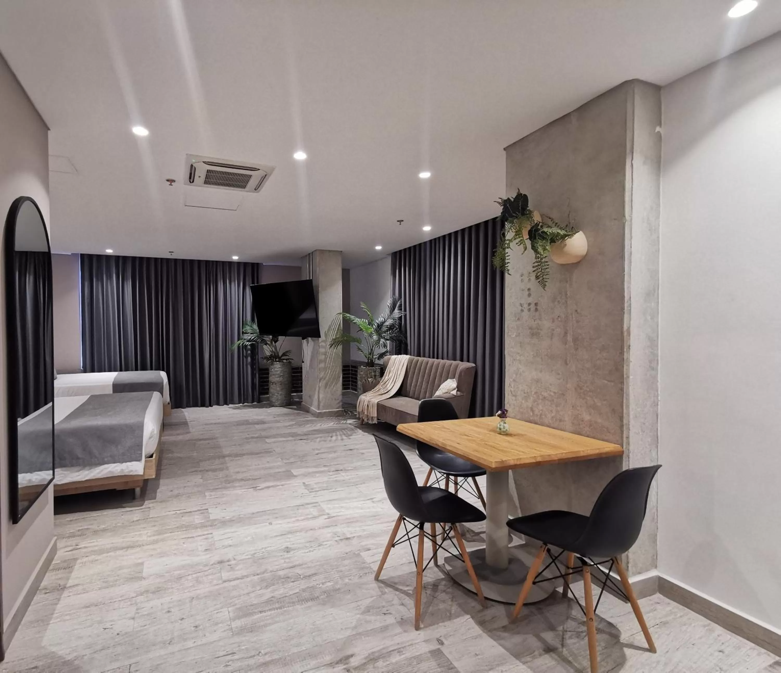 Dining area, Bed in Eutopiq Hotel
