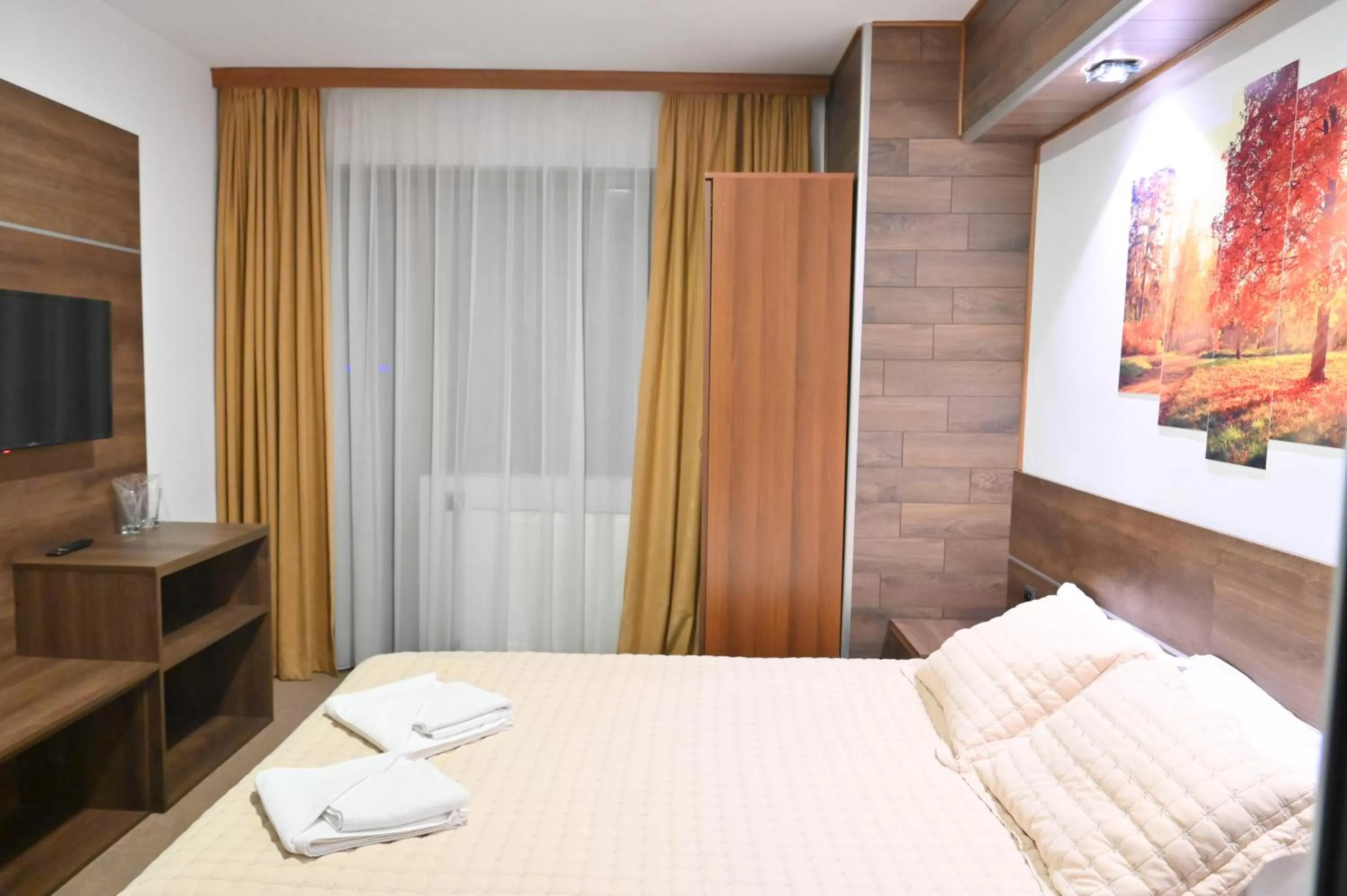 View (from property/room), Bed in Hotel Rothmans-Breakfast - Free parking - Lobby