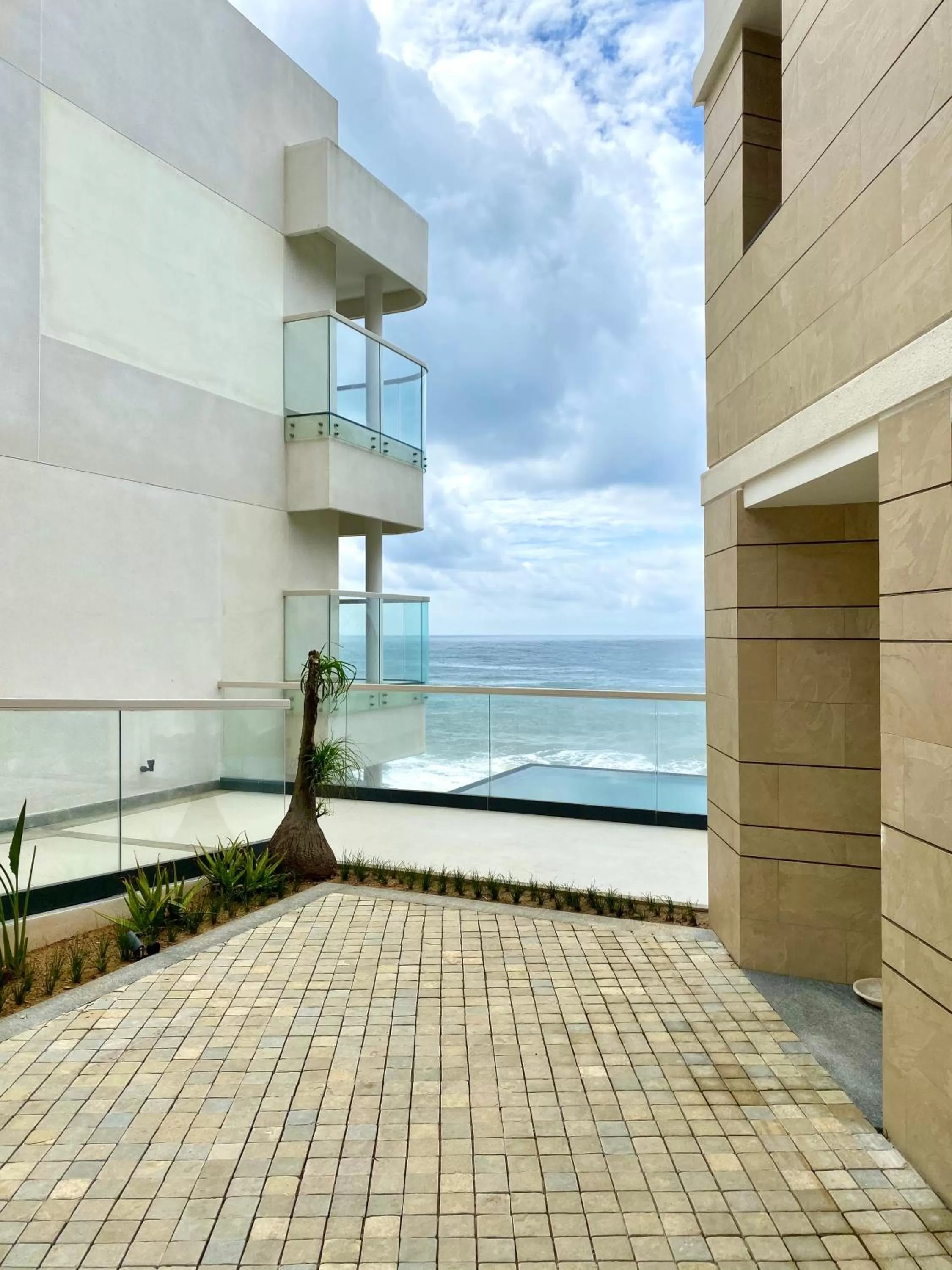 Facade/entrance in Rockholm at the Light House Beach