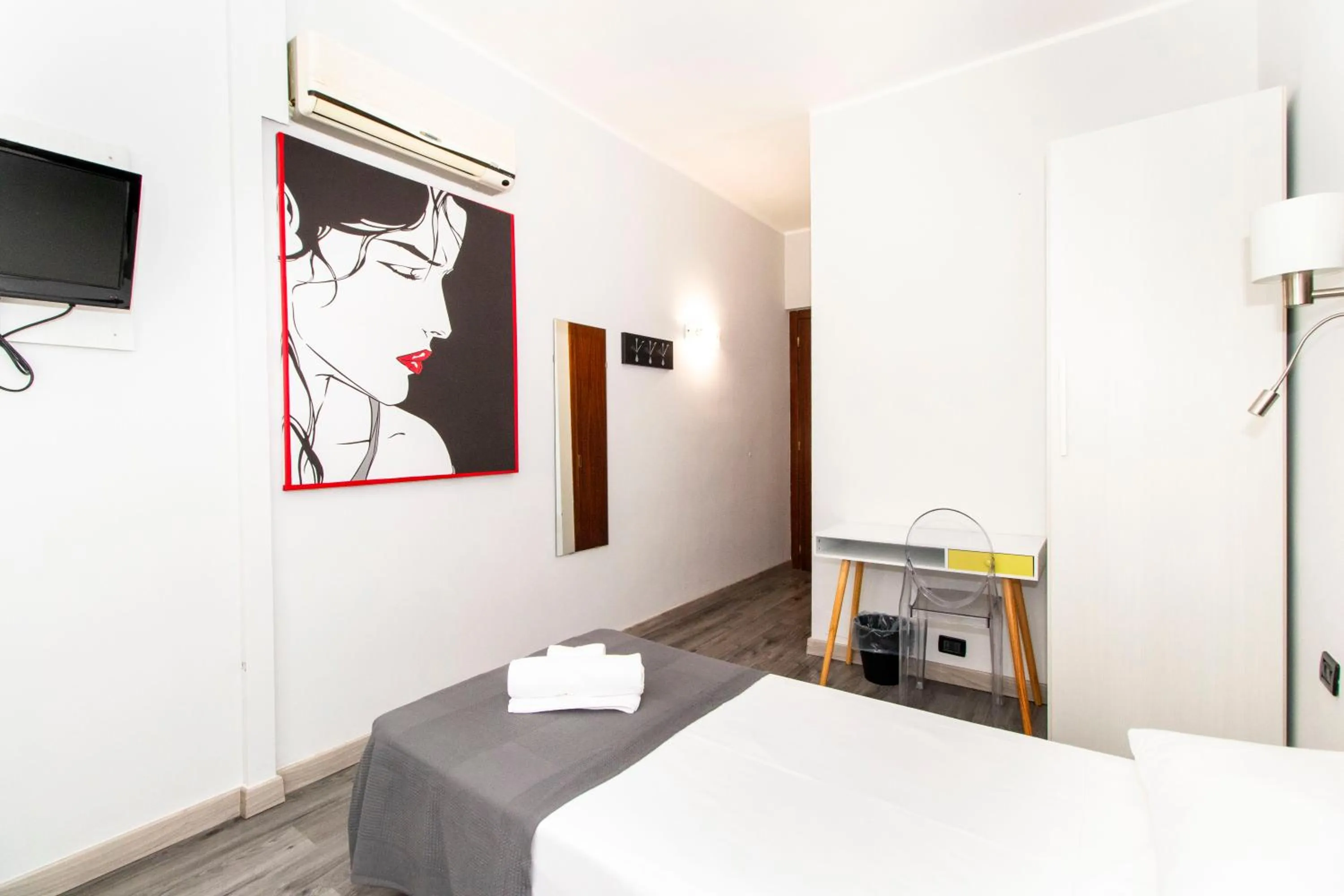 Photo of the whole room, Bed in Hotel Cristallo Torino