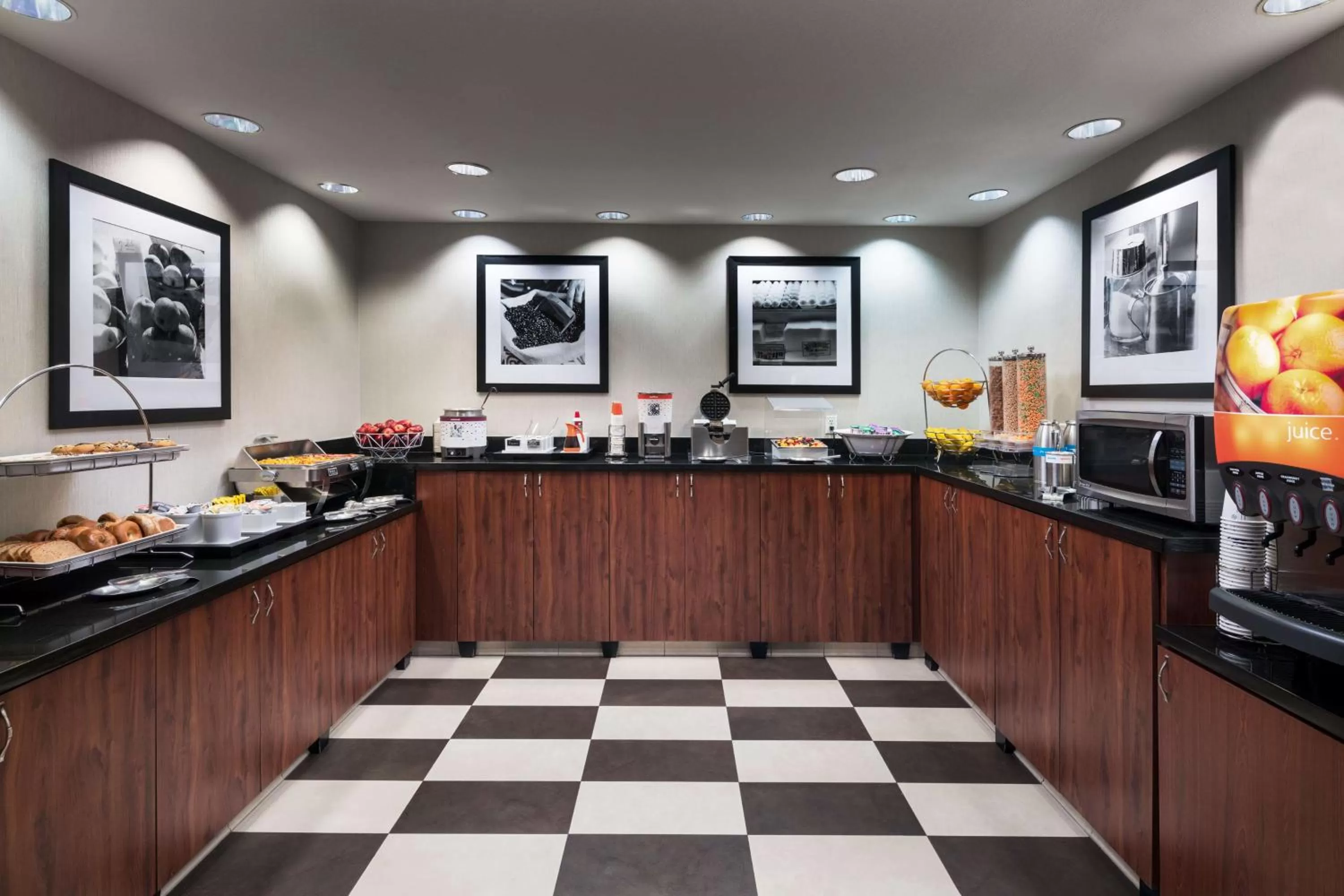 Dining area in Hampton Inn Denver-West/Golden