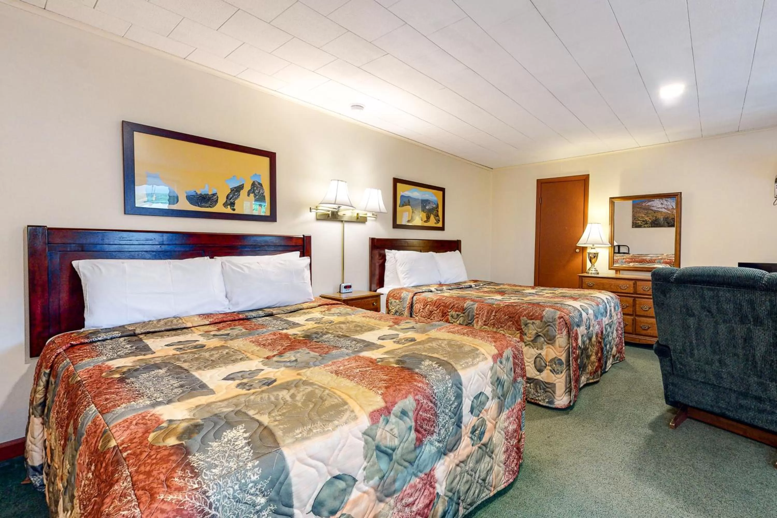 Studio with Terrace in Riverbank Motel and Cabins Managed by Vacasa