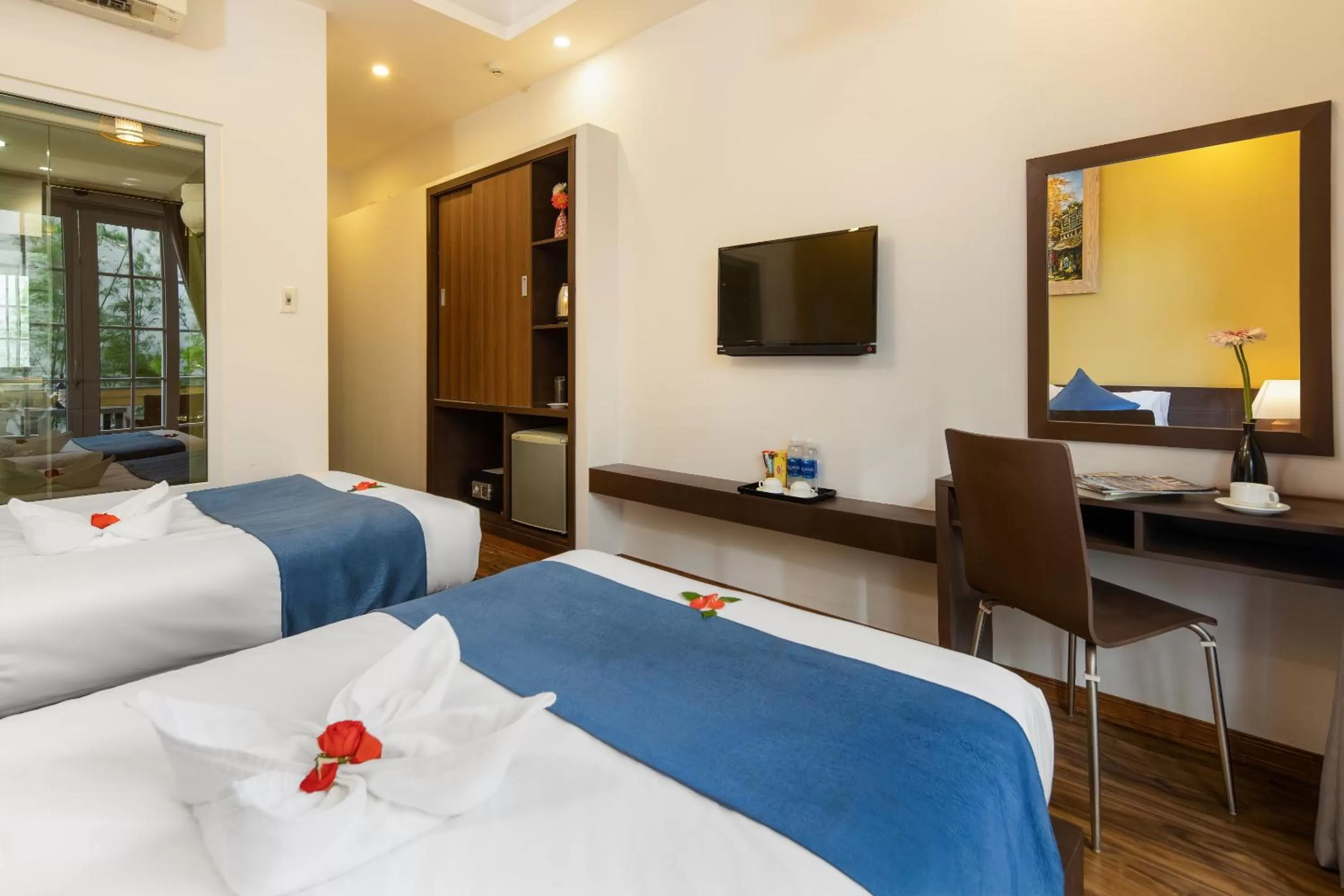 Bed in TRIPLE Riverside Villa Hotel HoiAn