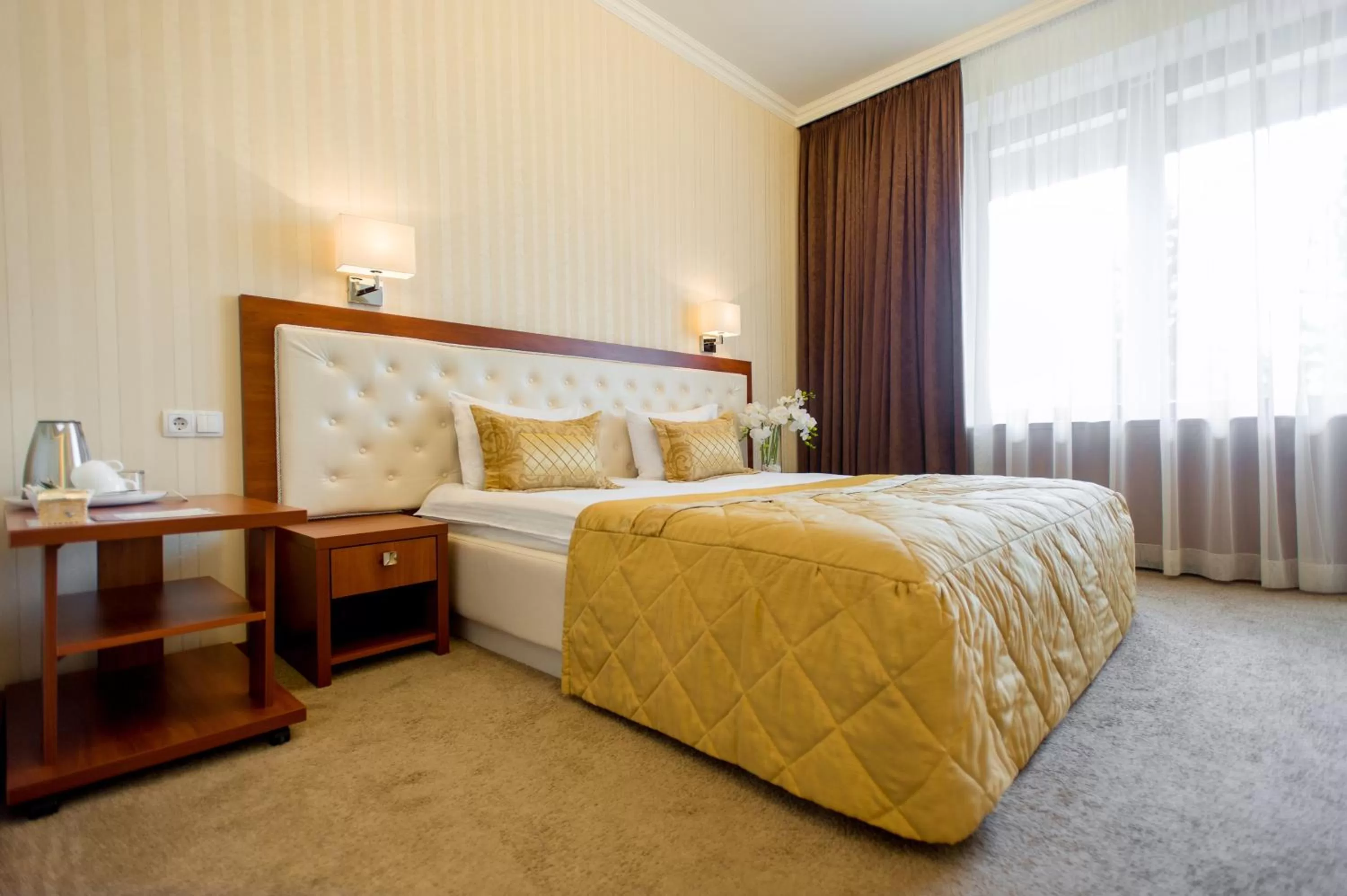 TV and multimedia in Jolly Alon Hotel