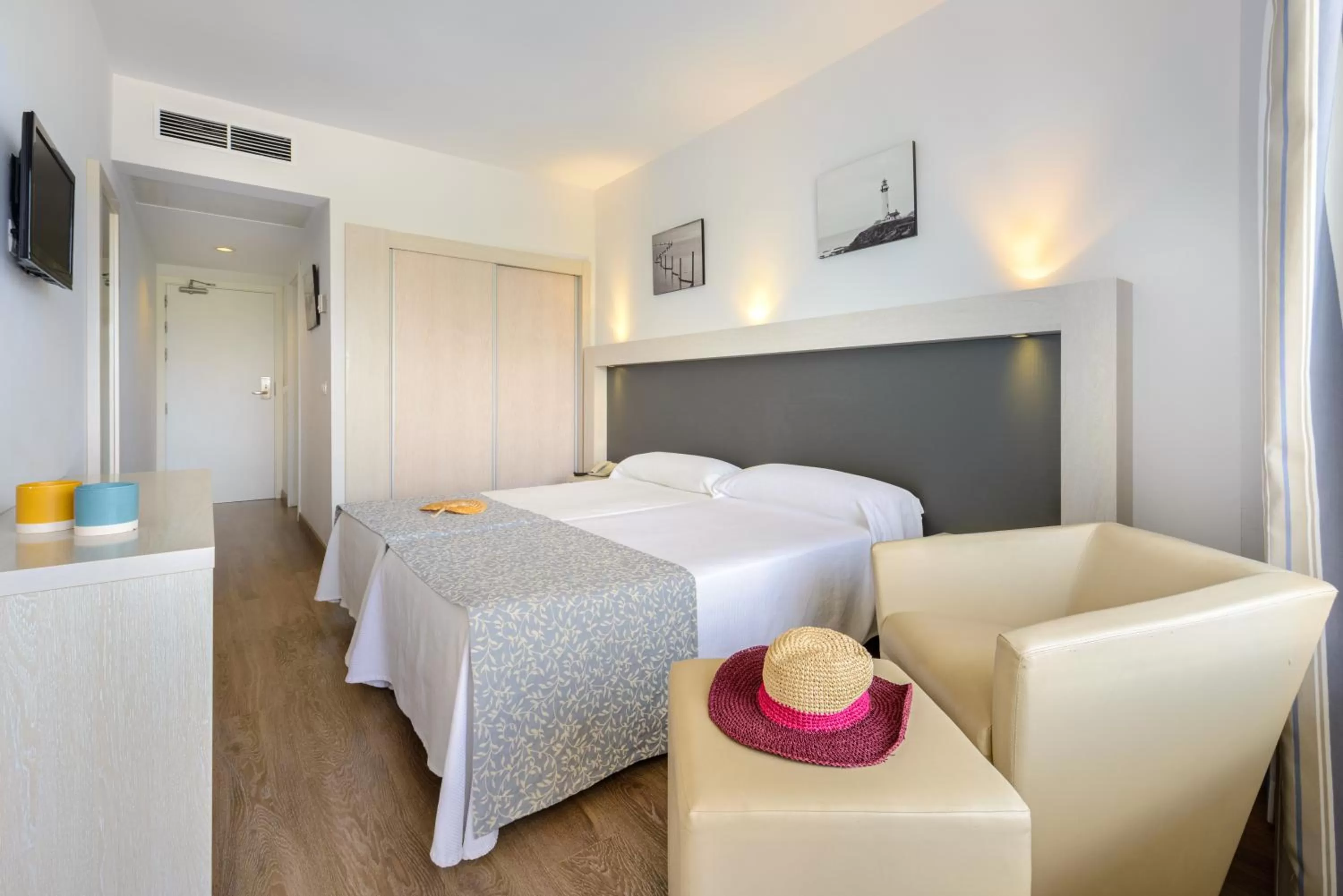 Photo of the whole room, Bed in Hotel Vibra Beverly Playa