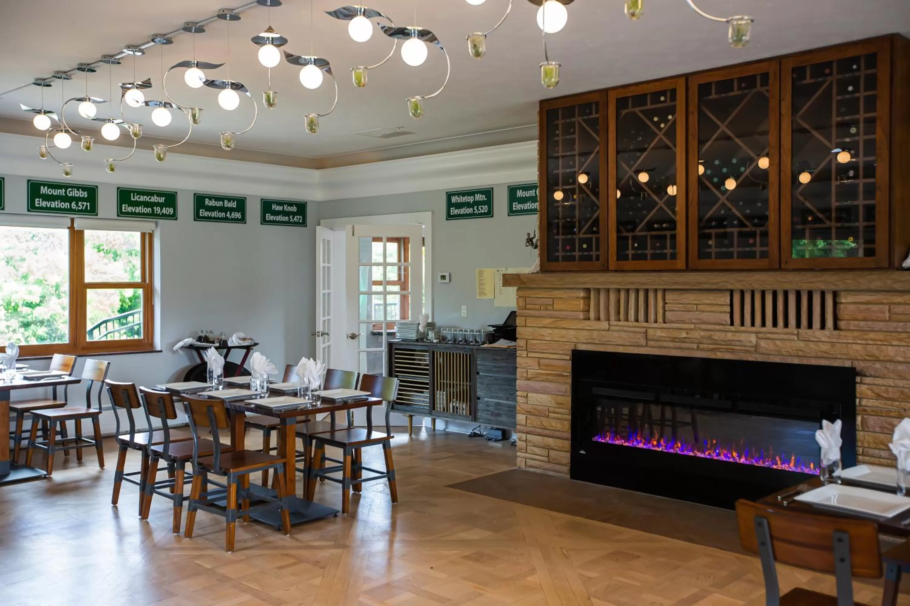 Restaurant/places to eat in SKYLARANNA Resort & SPA