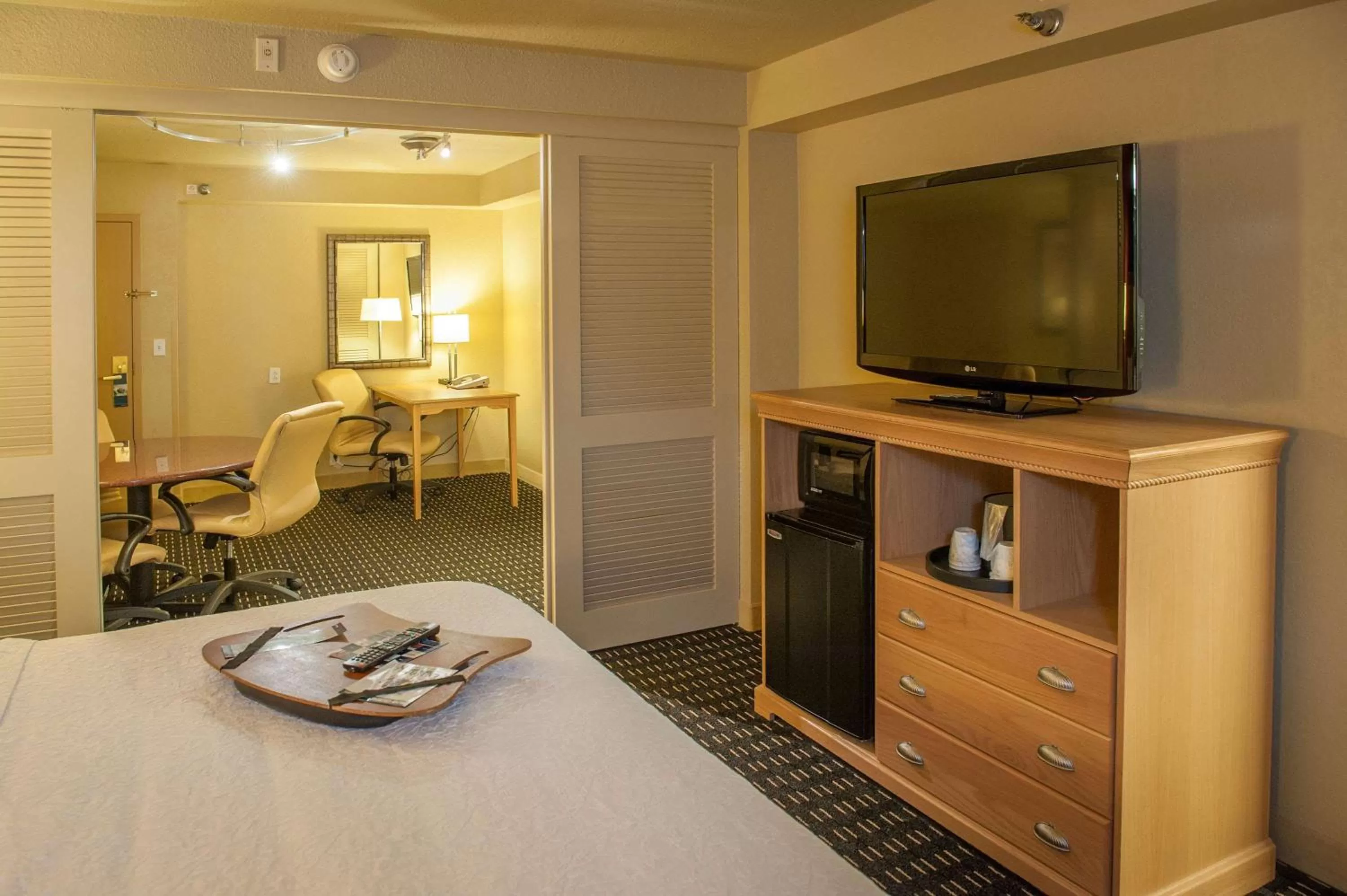 1 king suite non-smoking in Hampton Inn Pensacola-Airport