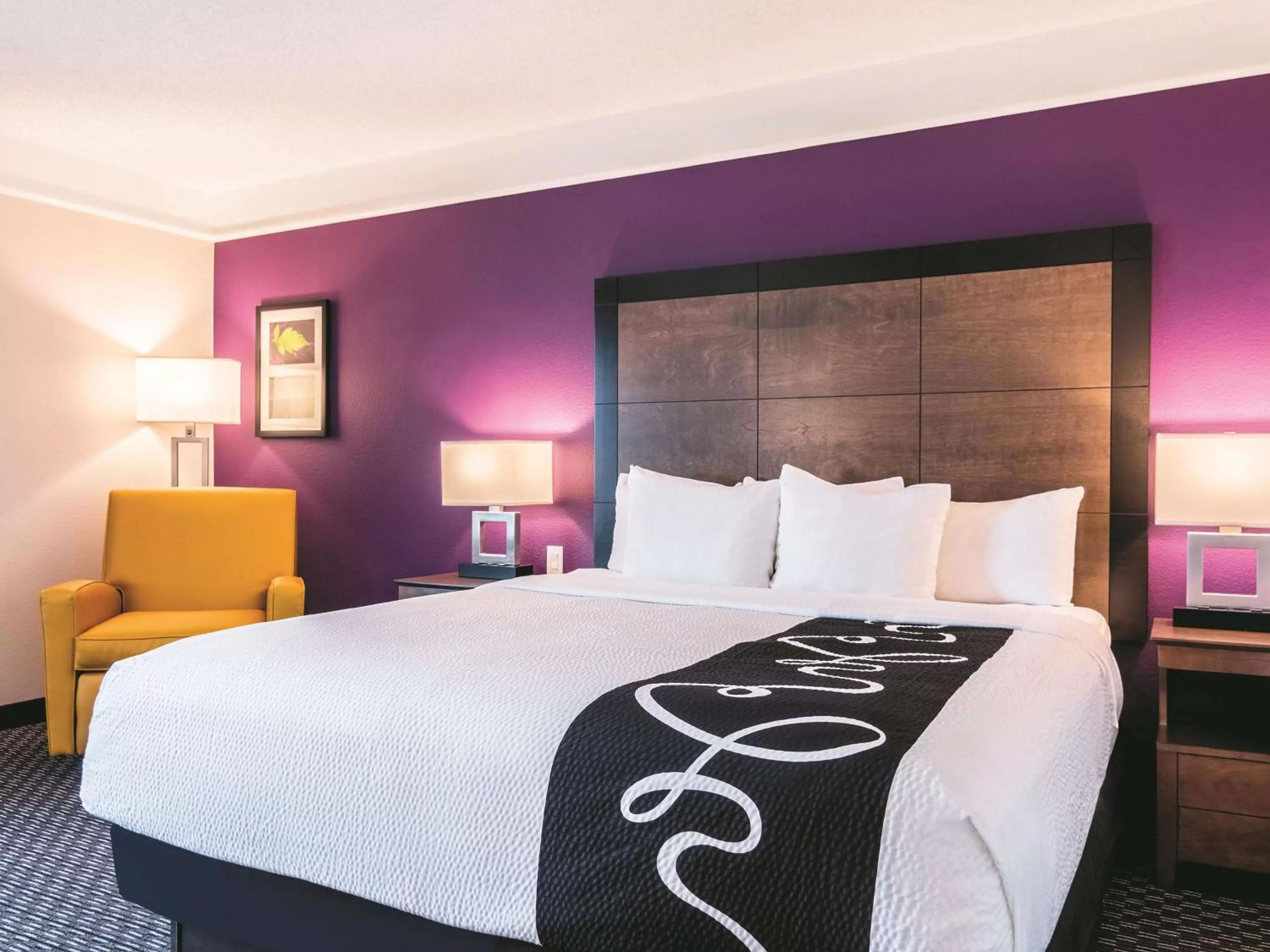 Photo of the whole room, Bed in La Quinta by Wyndham Shreveport Airport