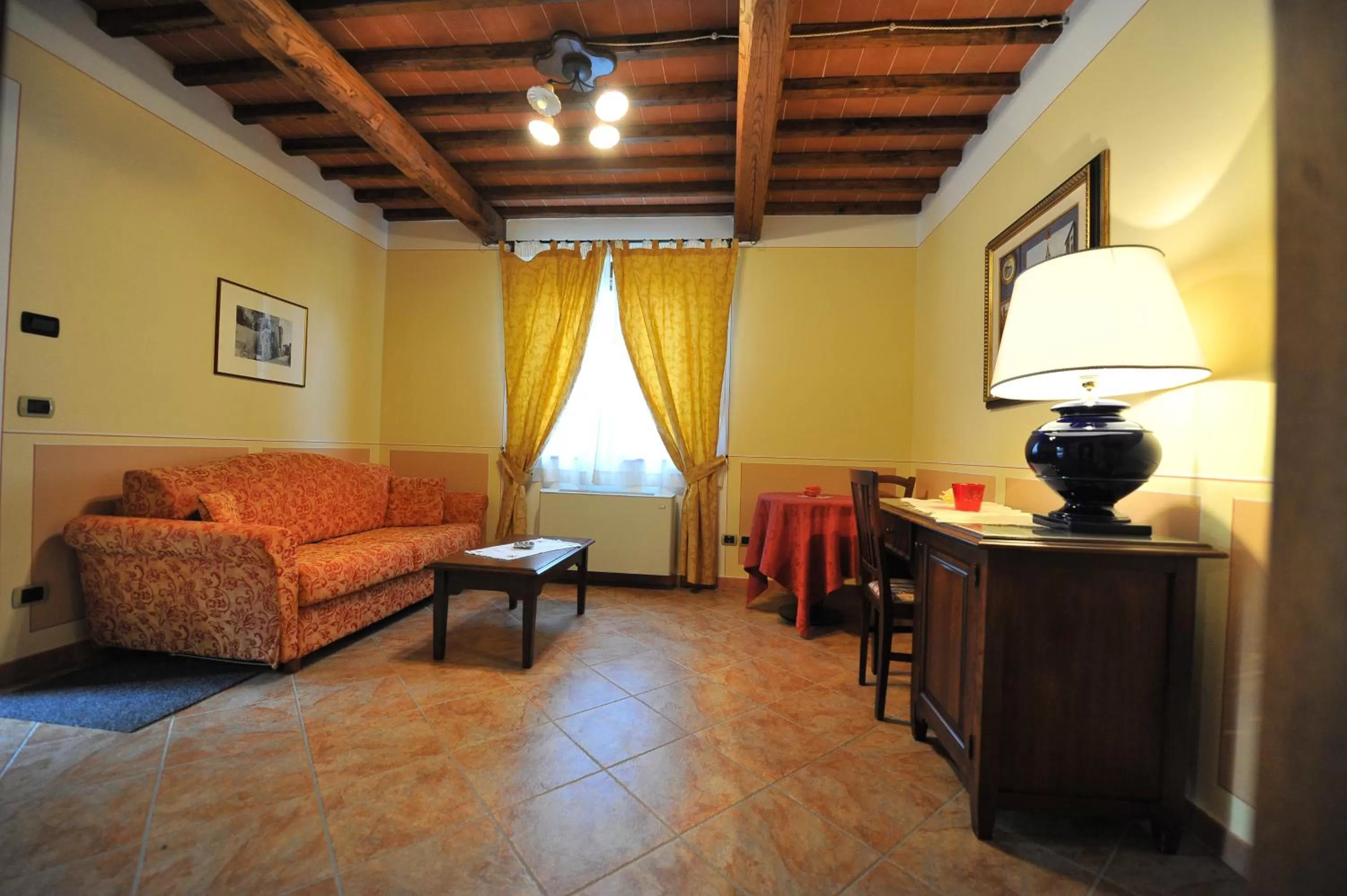 Living room in Albergo La Foresteria