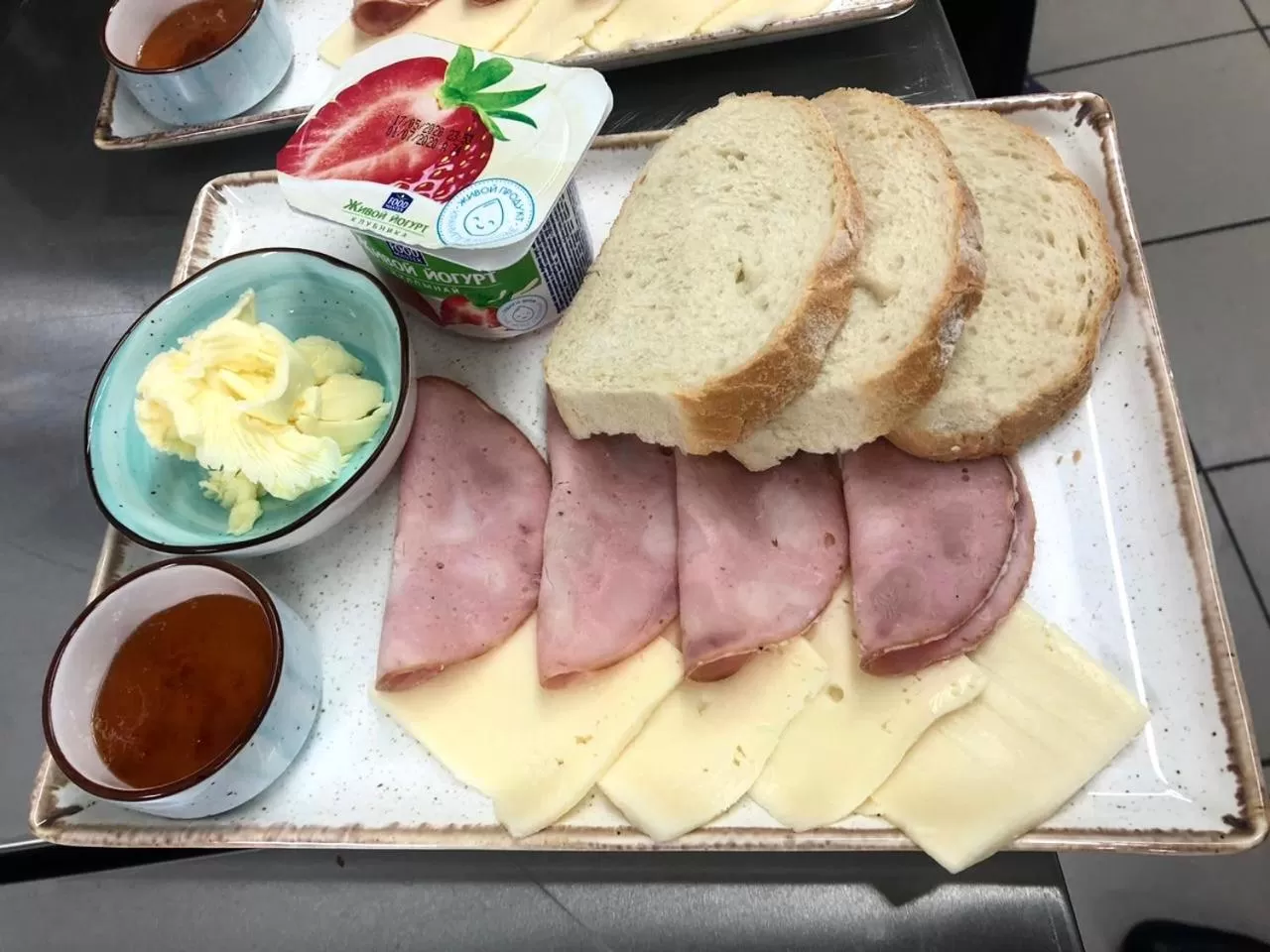 Food and drinks in 7 Boutique Hotel