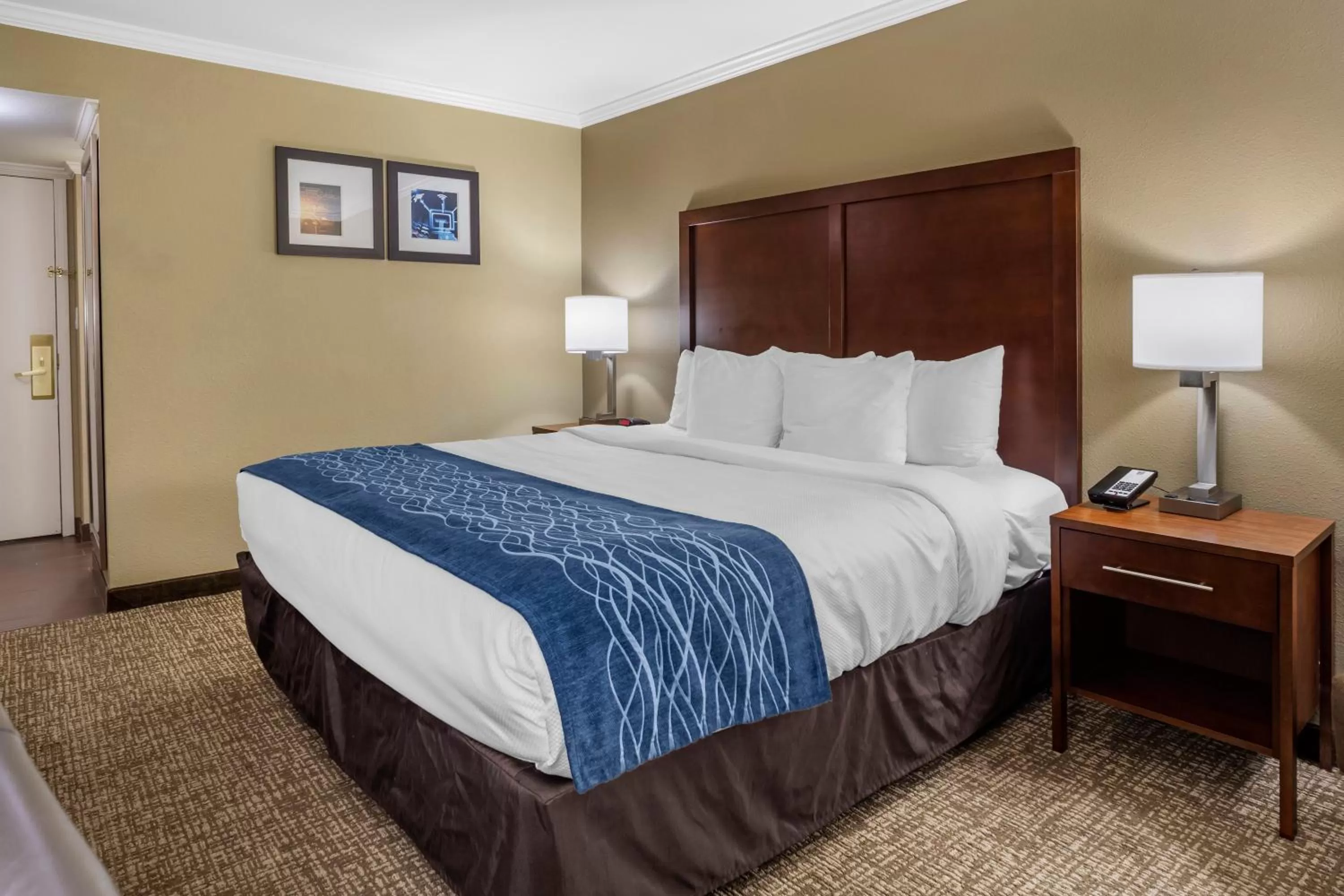 Bedroom, Bed in Comfort Inn Sunnyvale - Silicon Valley