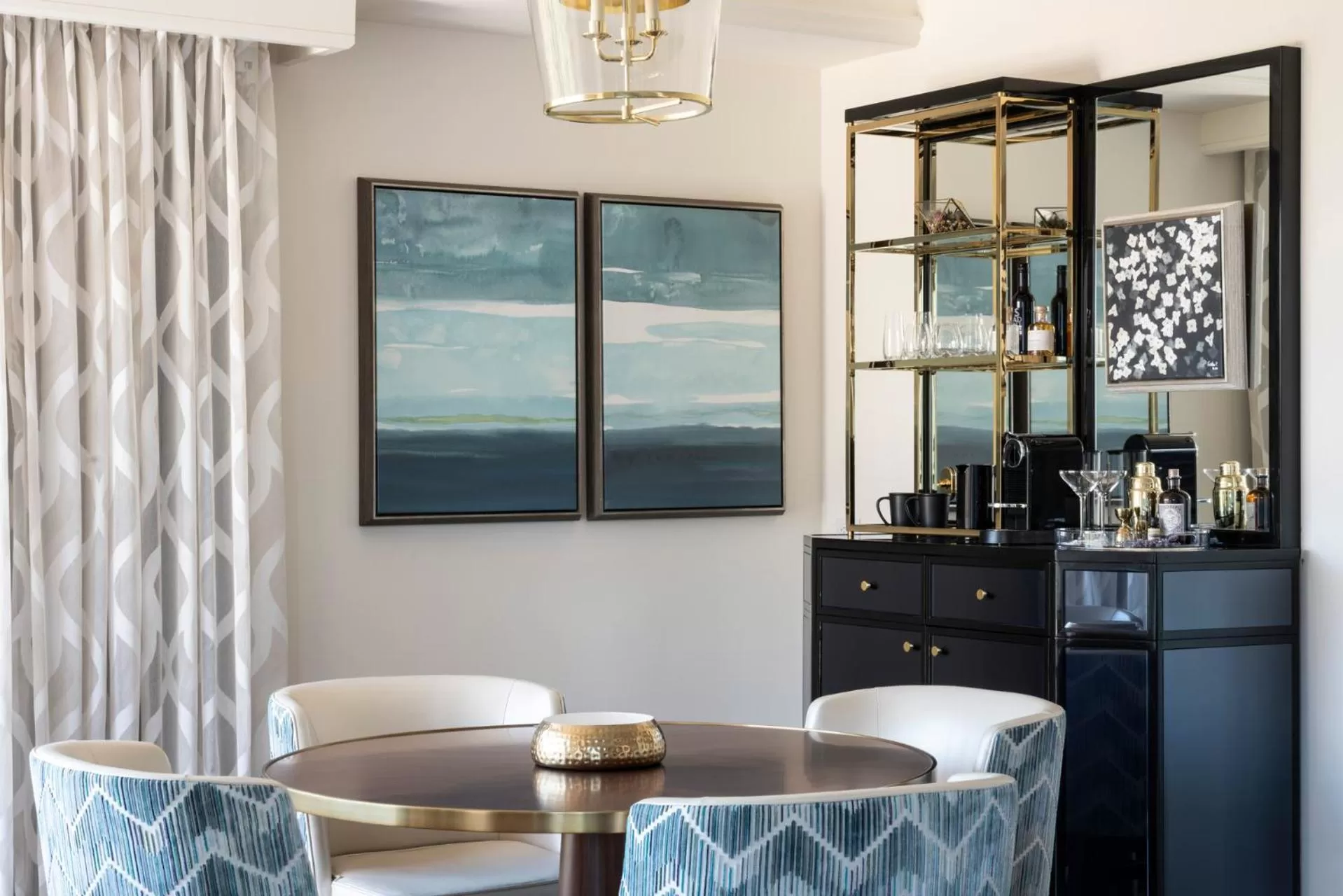 Dining area in Four Seasons Hotel Westlake Village