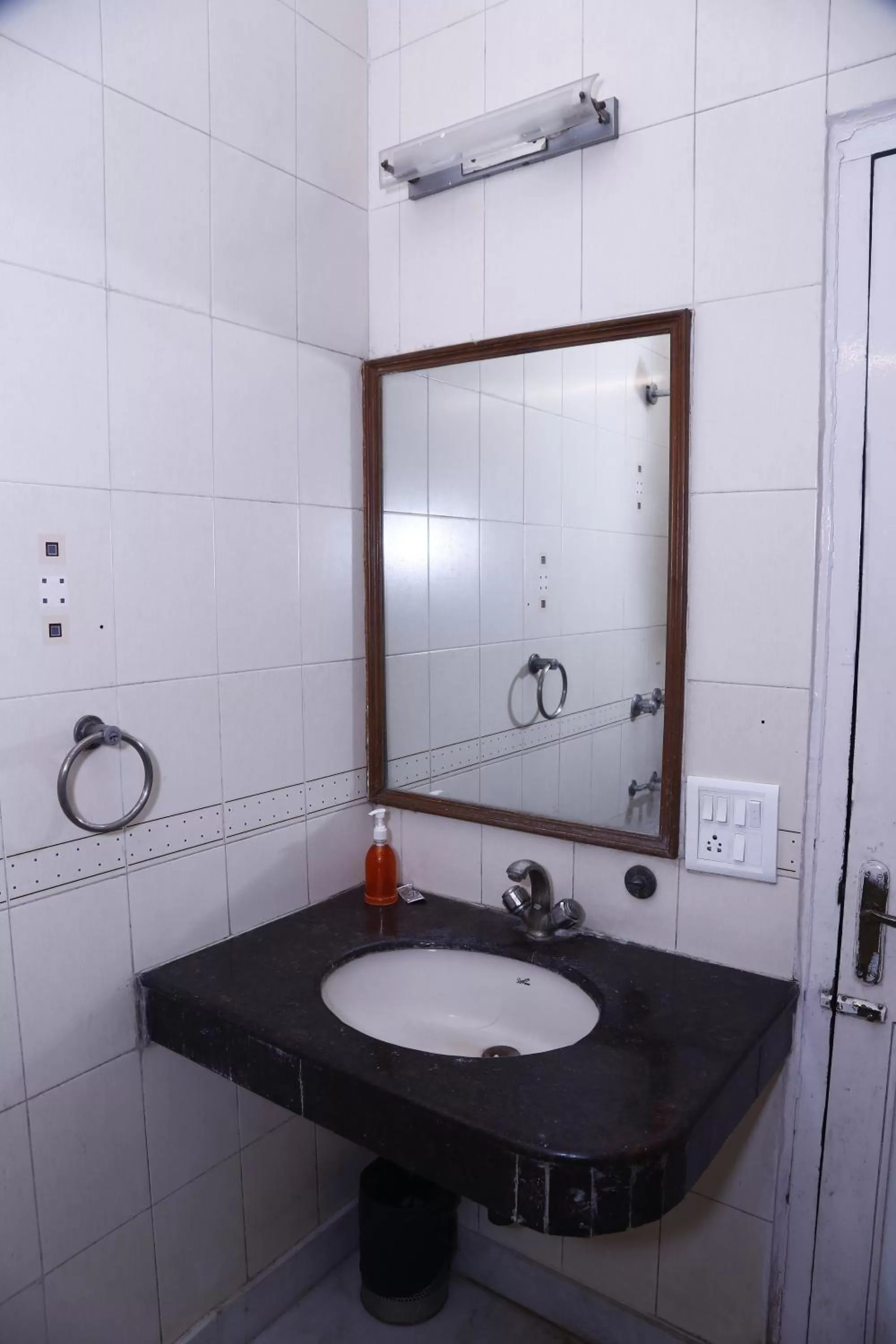 Bathroom in Hotel City Centre Inn - Nizamuddin Railway Station