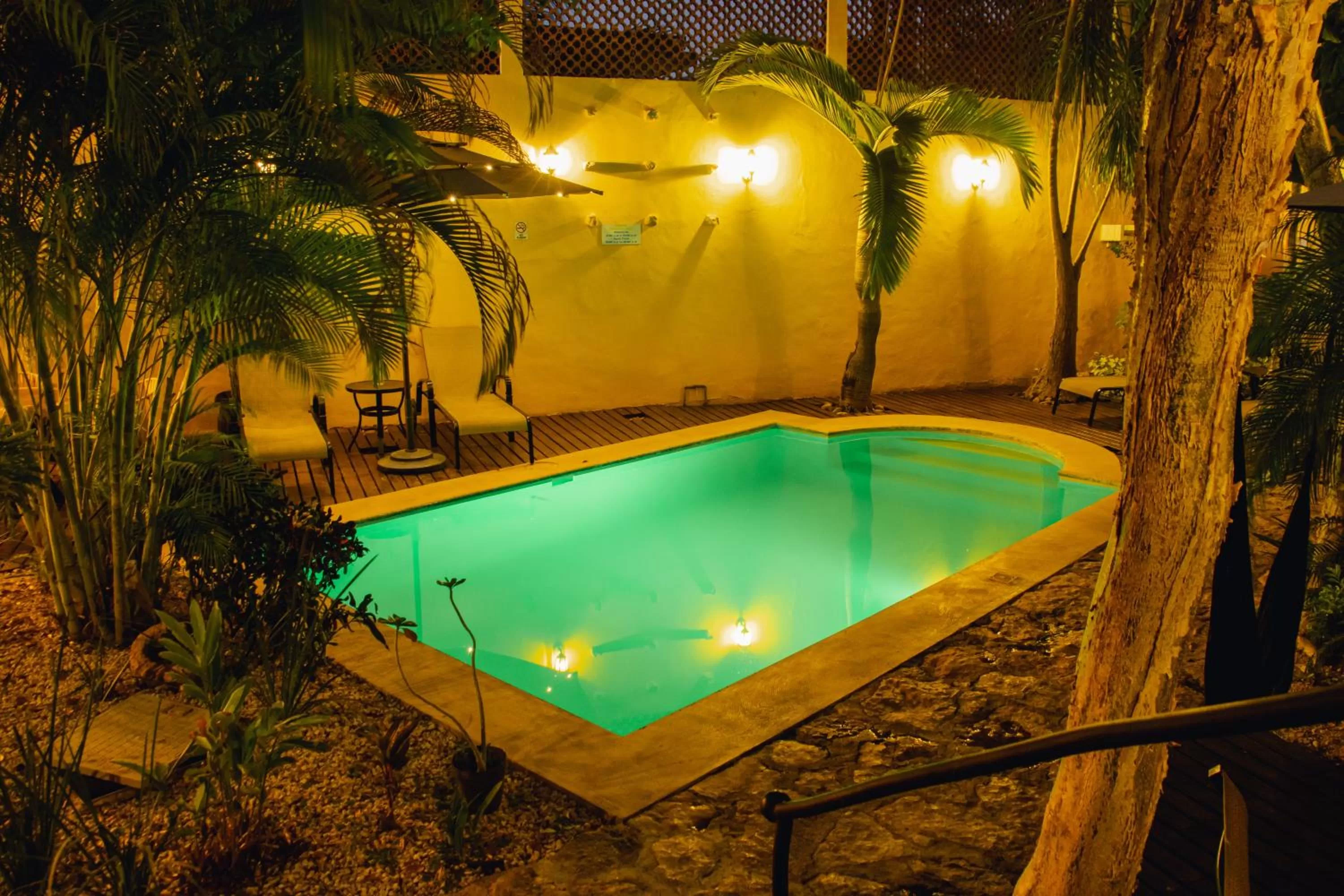 Night in Hotel Marionetas