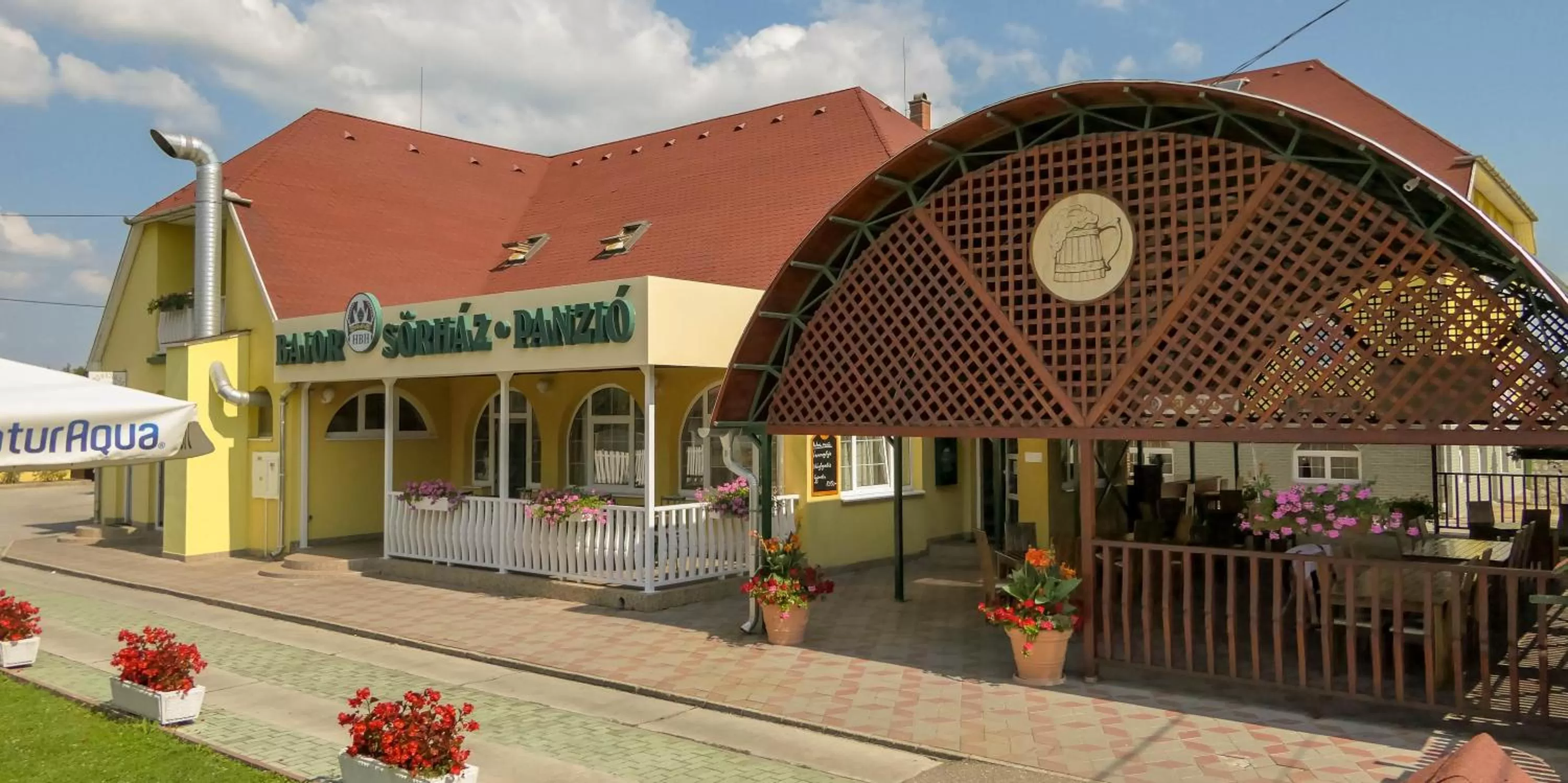 HBH Bajor Sörház Sólyomfészek Panzió