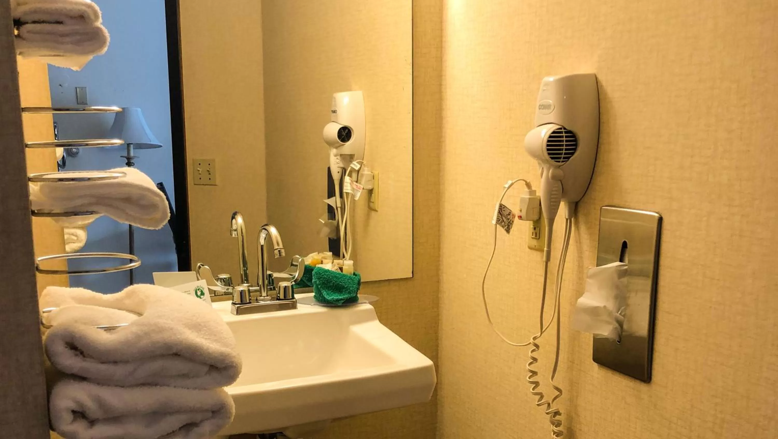 Bathroom in Colonial Inn Ellsworth