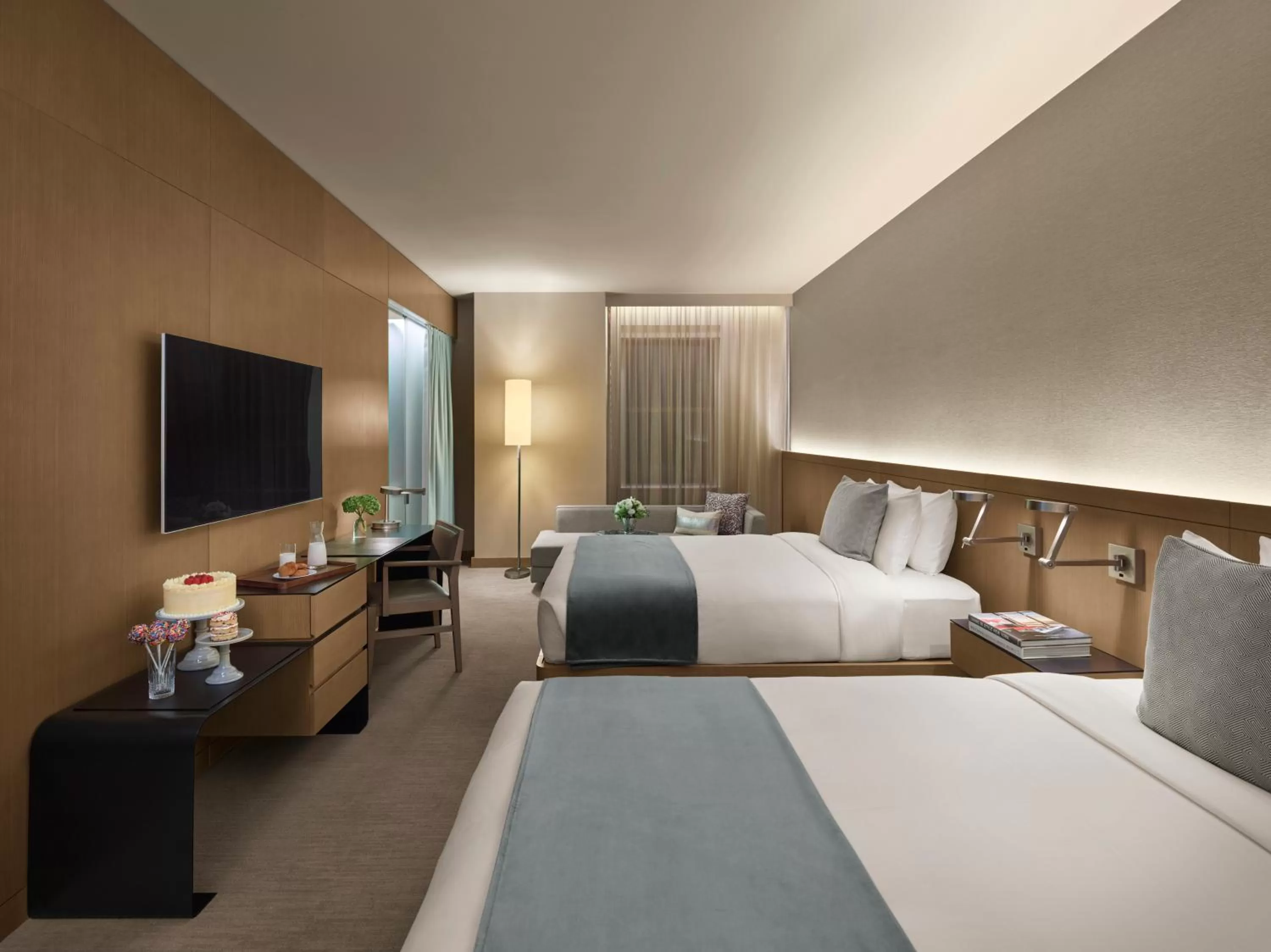 Photo of the whole room, Bed in The Knickerbocker