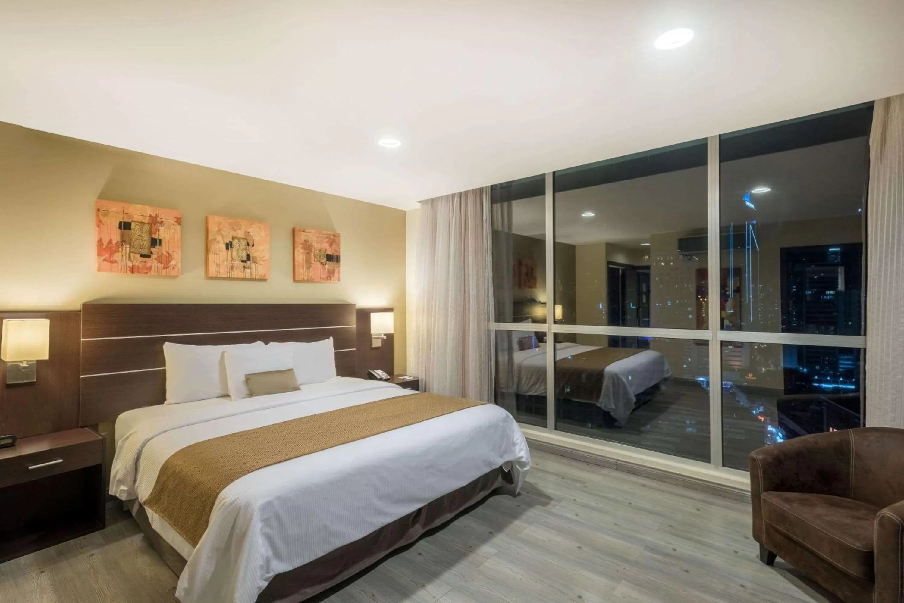 Photo of the whole room, Bed in Tryp by Wyndham Panama Centro