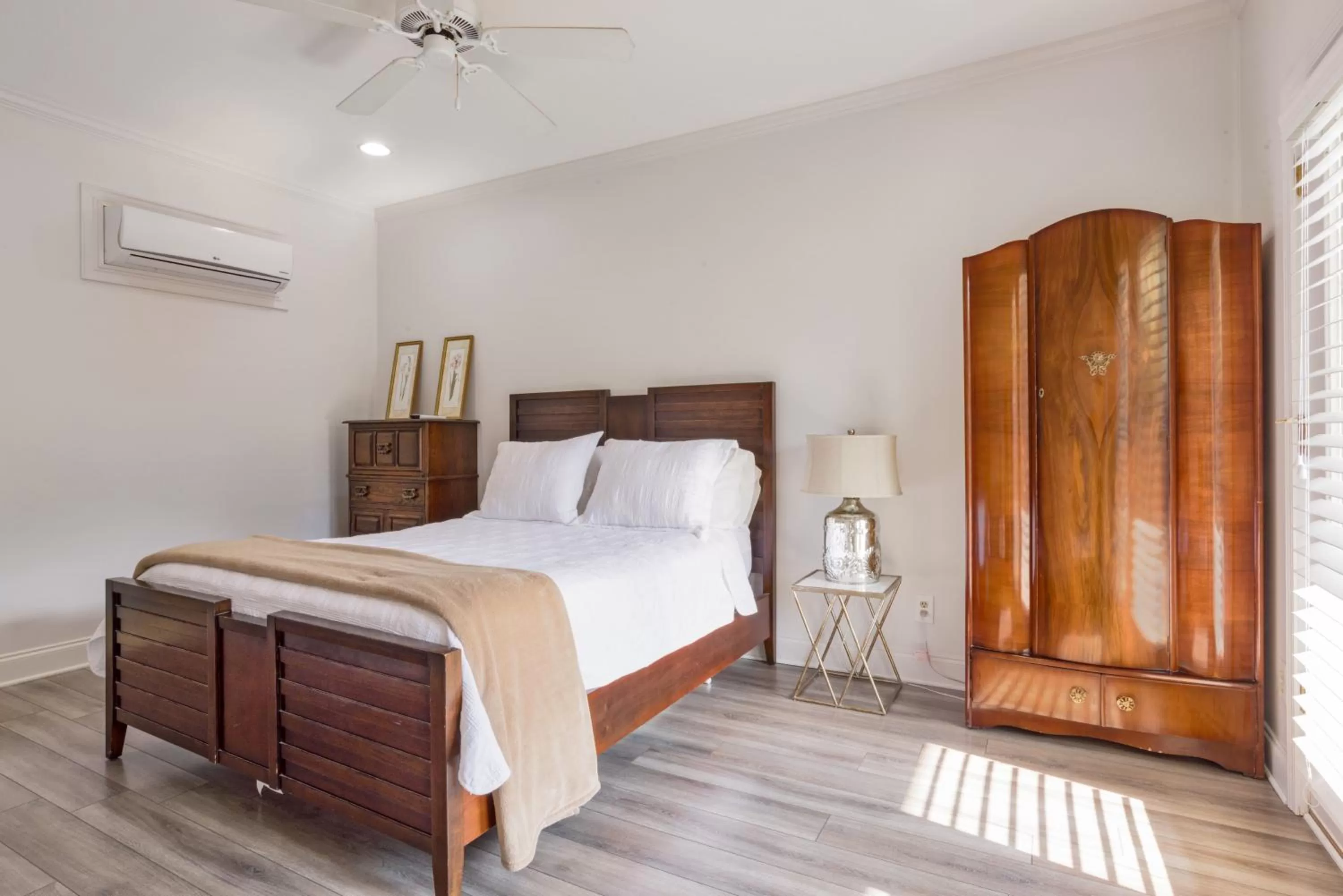 Queen Suite in 27 on Park Boutique Hotel & Venue