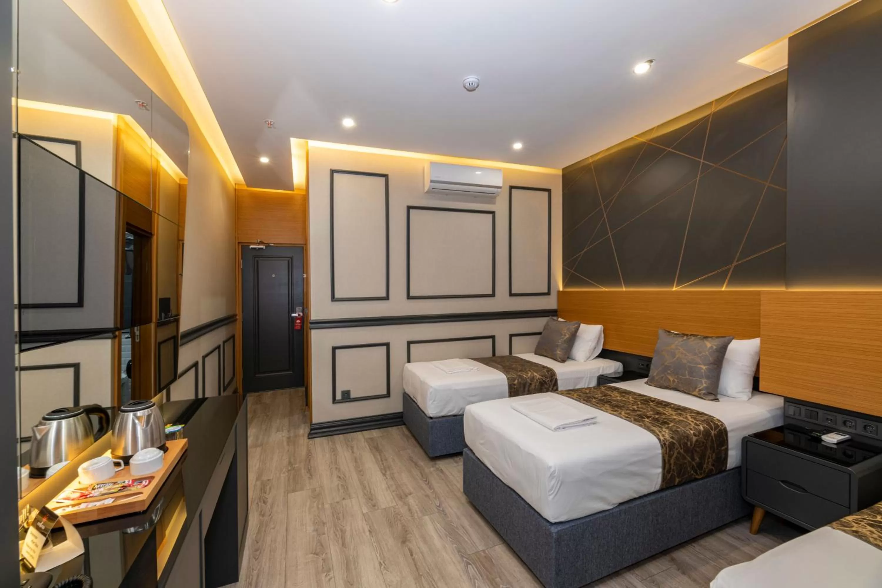 Photo of the whole room, Bed in Confores Hotel