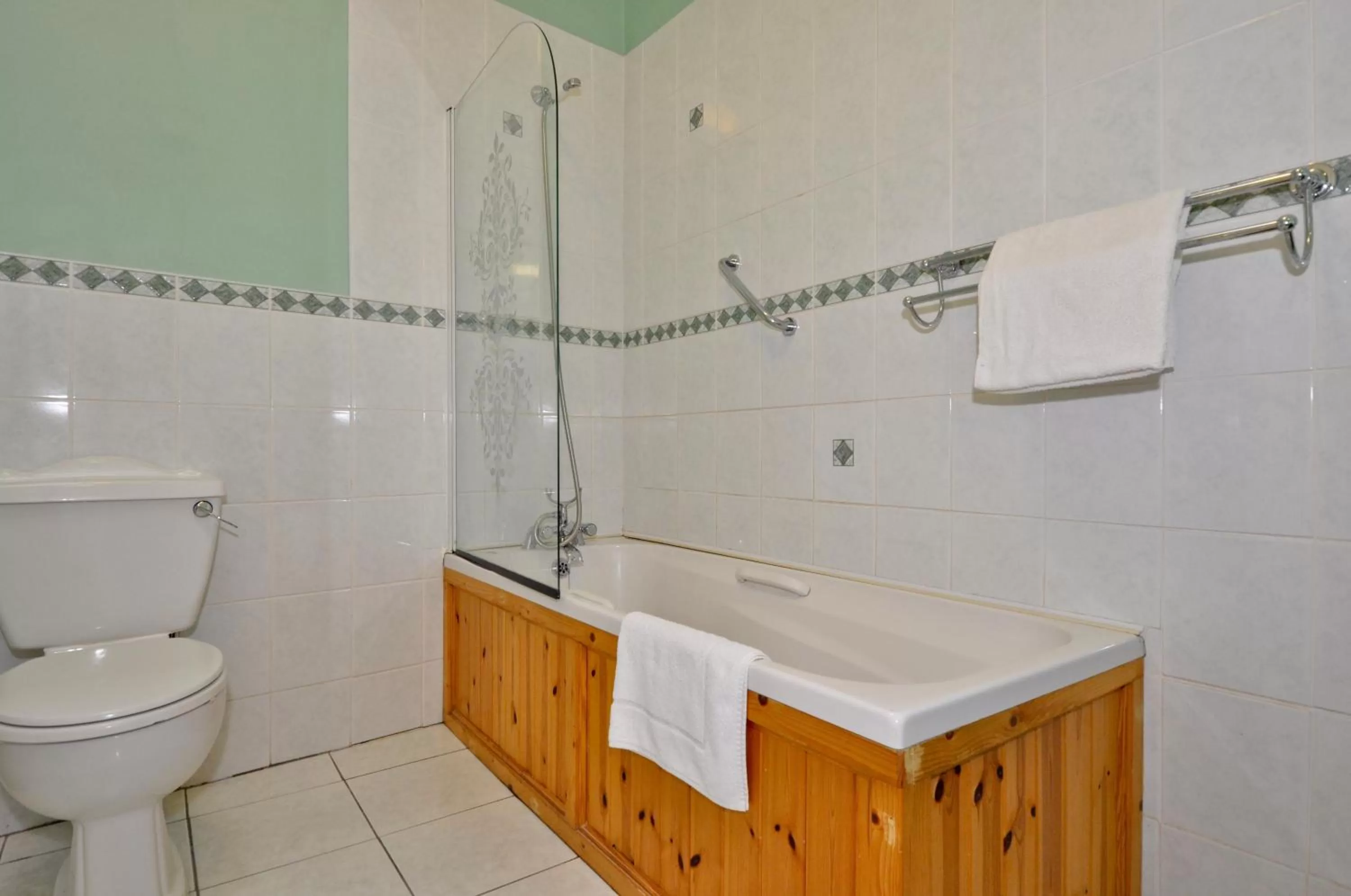 Bathroom in Boffin Lodge Guest House