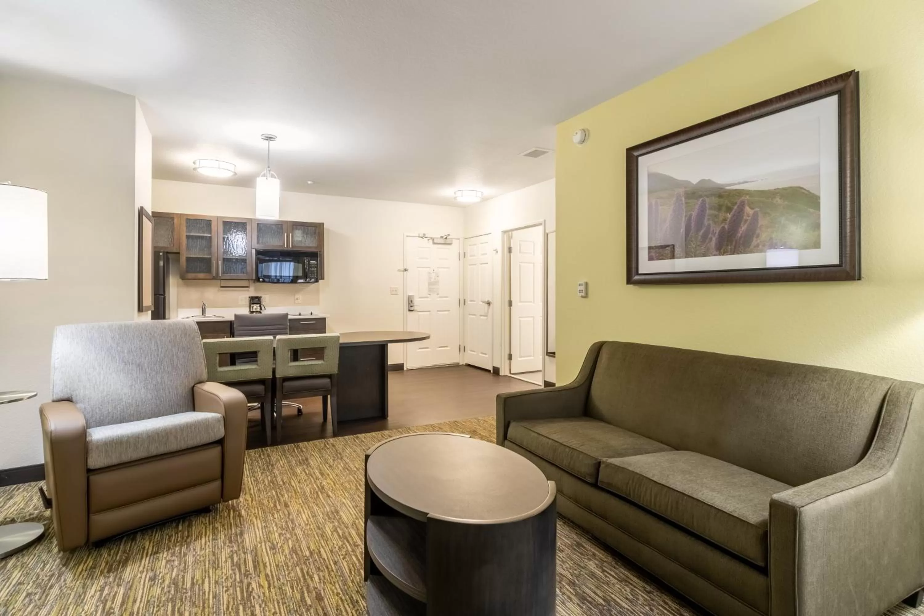 TV and multimedia in Candlewood Suites Portland Airport by IHG
