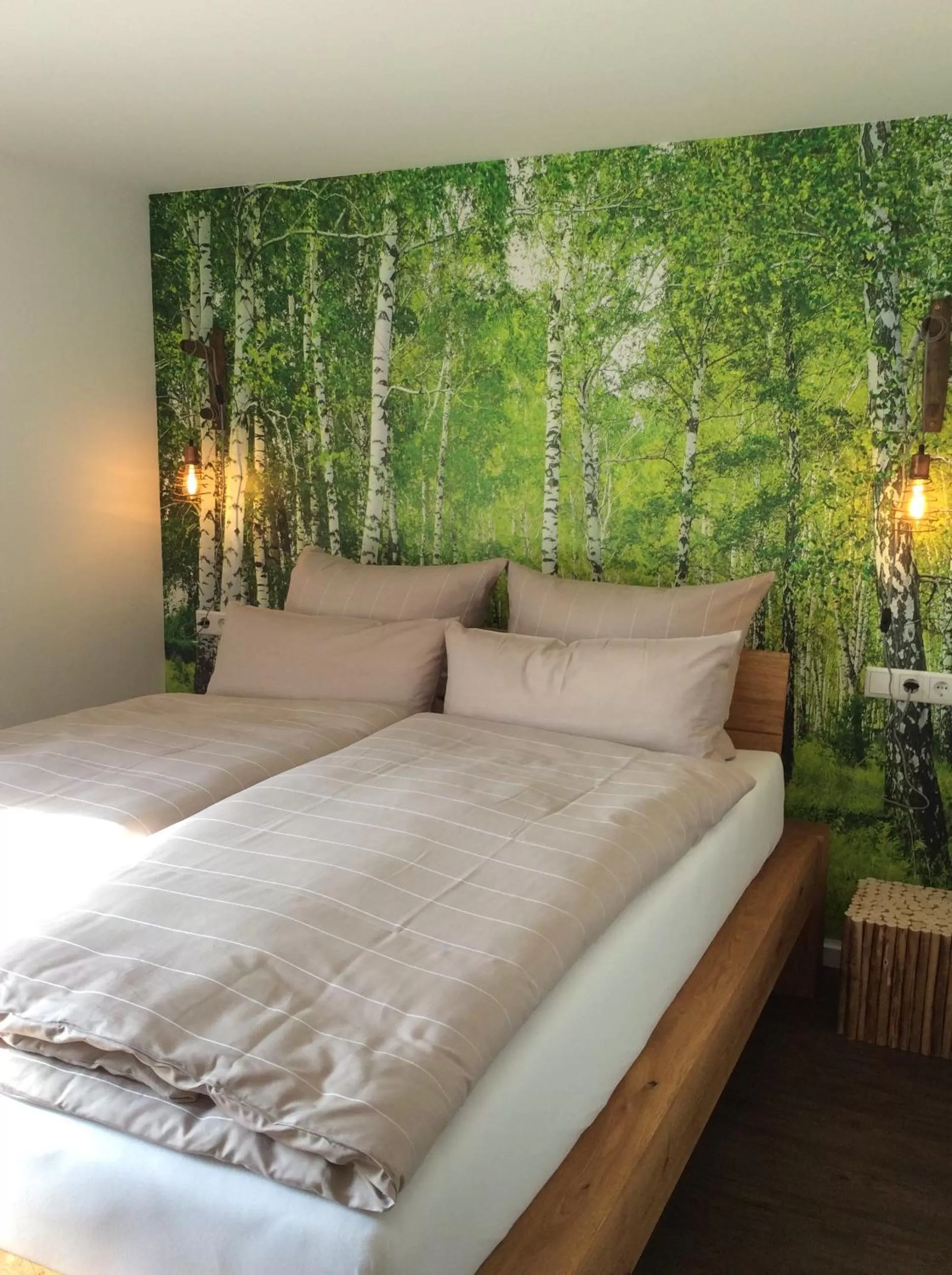 Photo of the whole room, Bed in Die Sperre