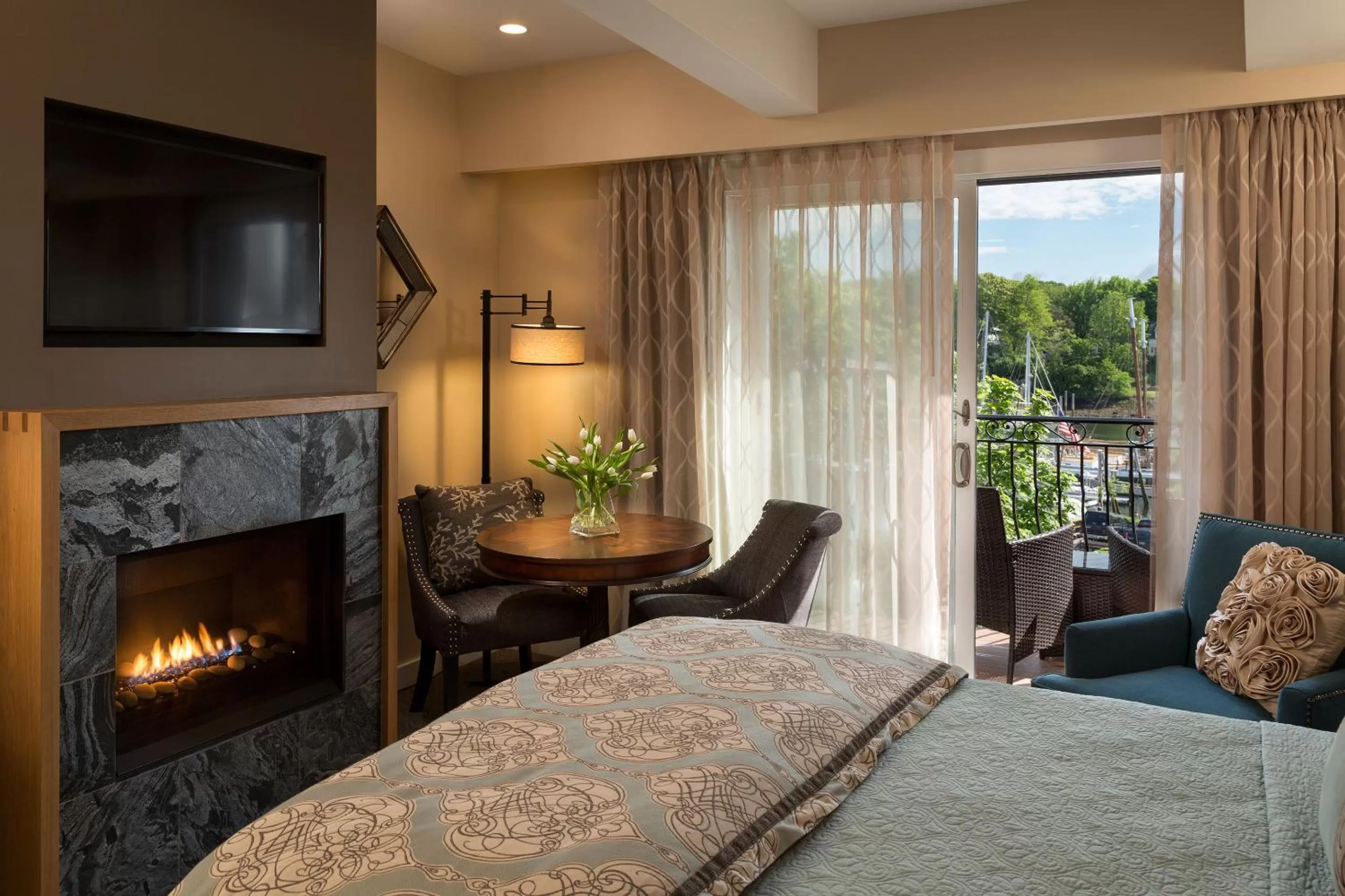 Balcony/Terrace, Bed in 16 Bay View