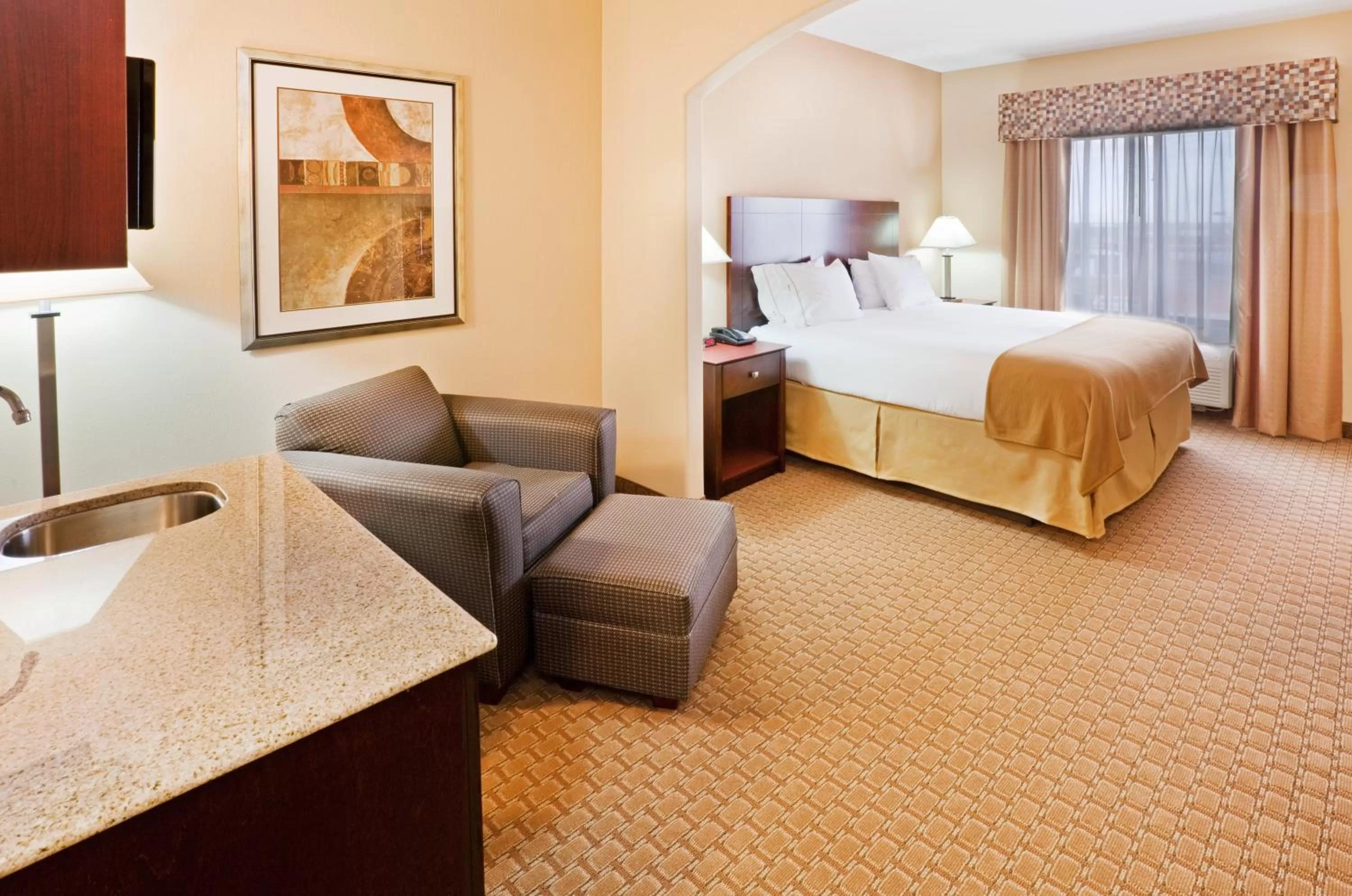 Photo of the whole room, Bed in Holiday Inn Express Guymon by IHG