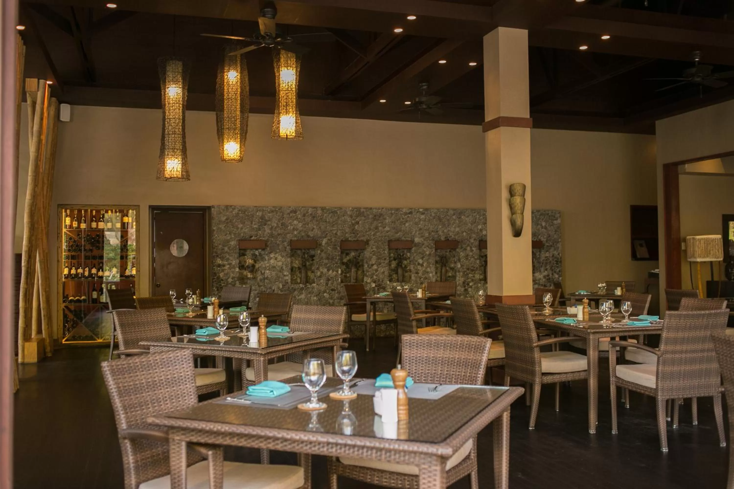 Restaurant/places to eat in Cauayan Island Resort and Spa