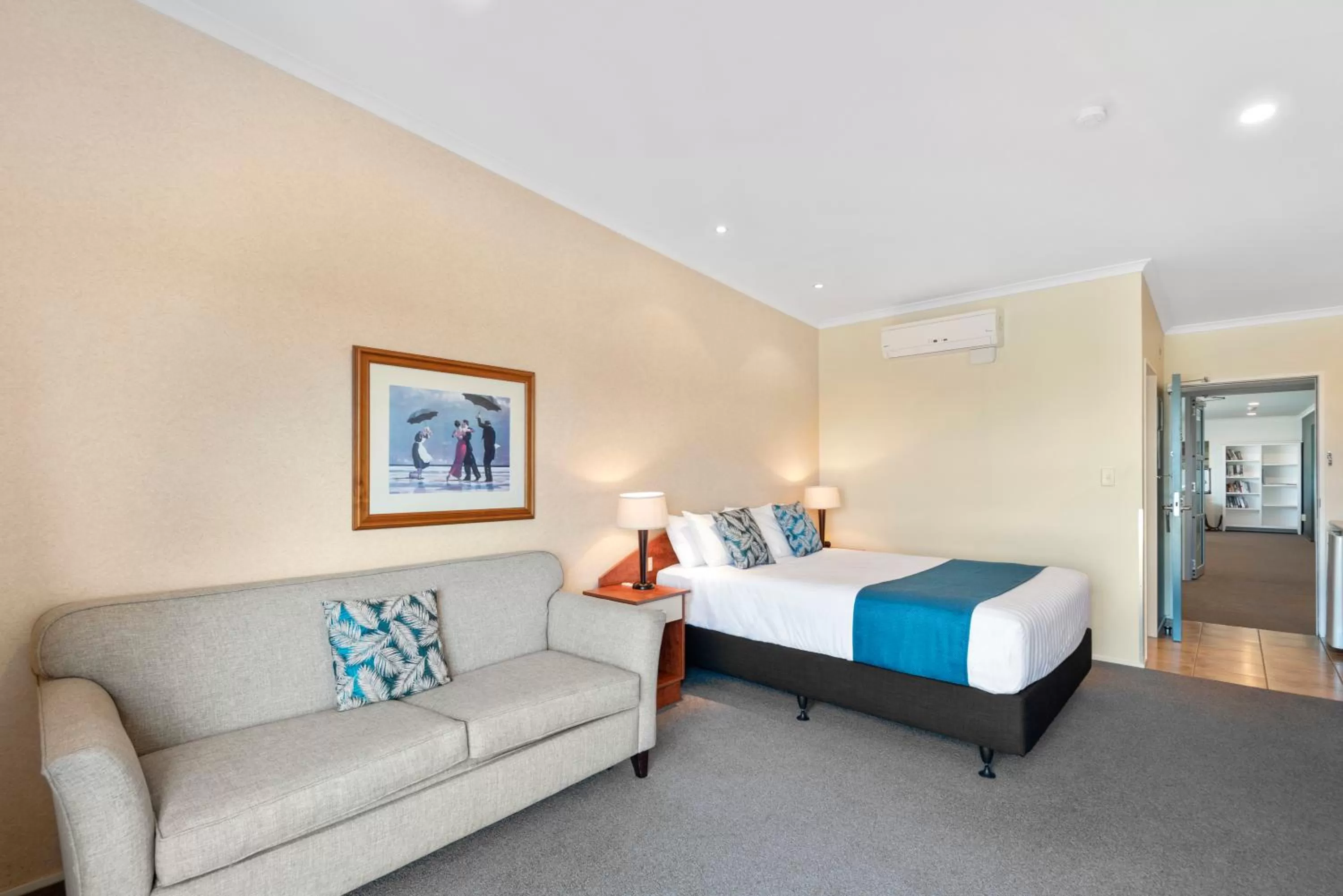 Bed in Aristotles North Shore