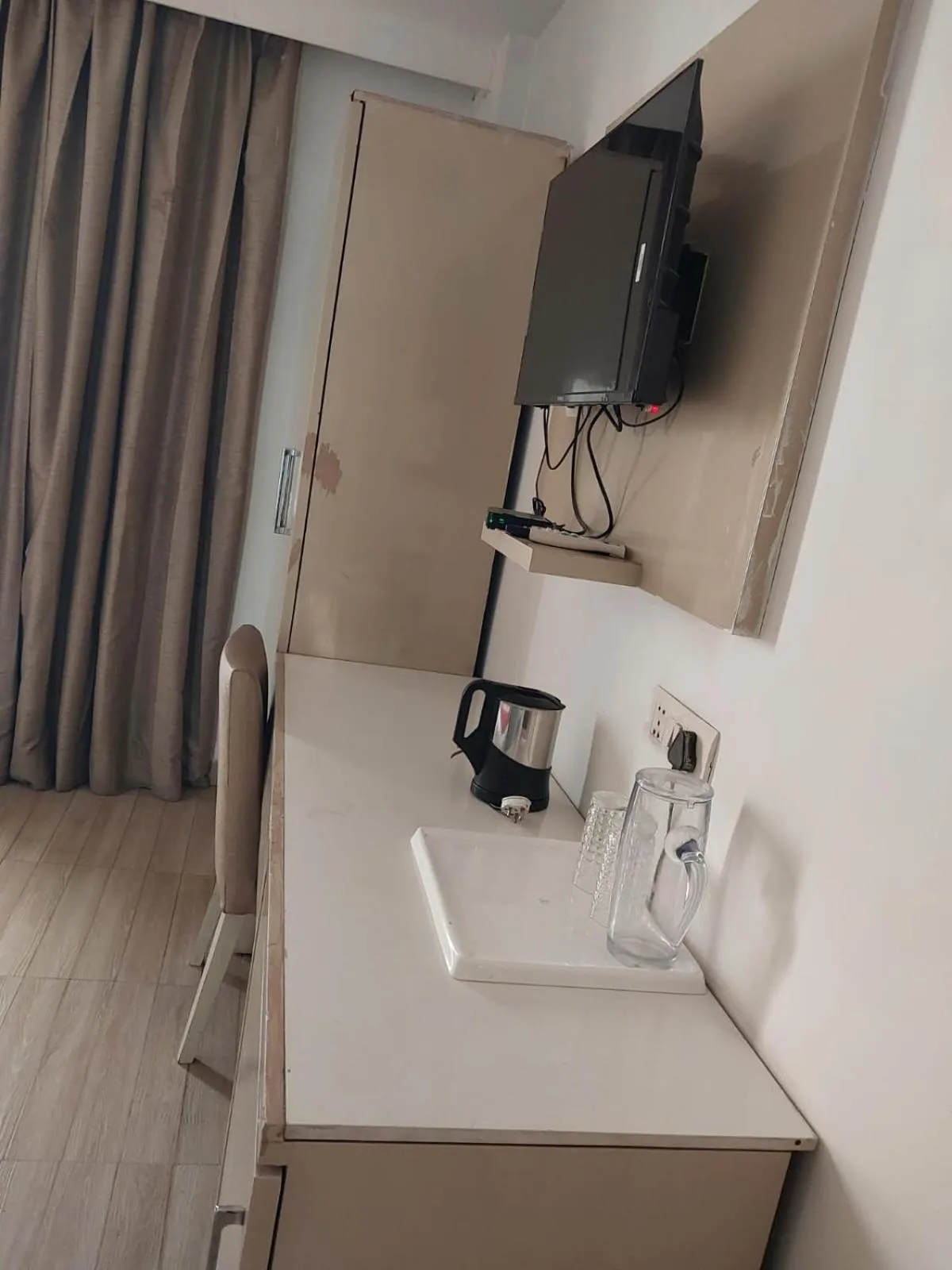 TV/Entertainment Center in Hotel Shanti Palace