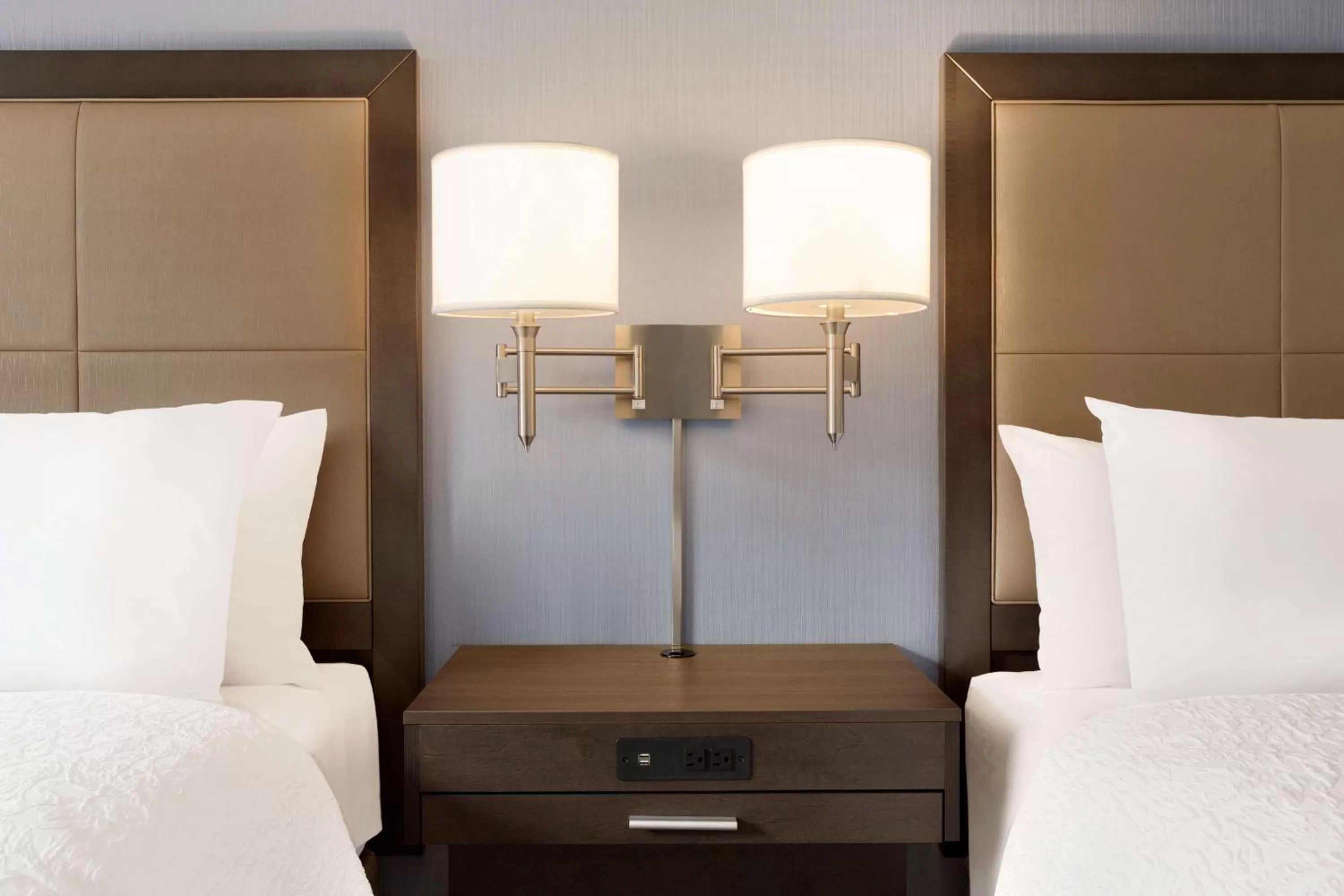 Bed in Hampton Inn & Suites Seattle/Renton, Wa