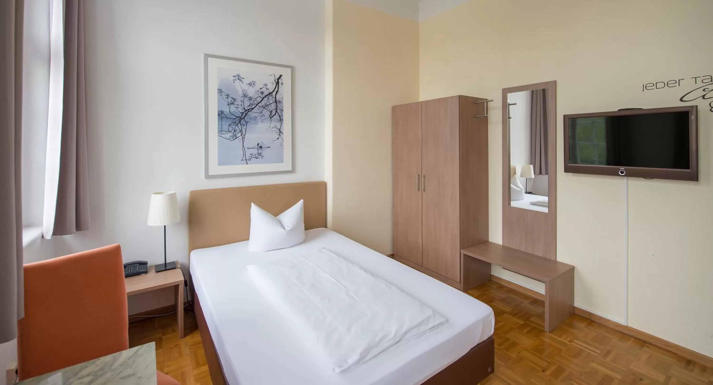 Photo of the whole room, Bed in Apartment Hotel Konstanz